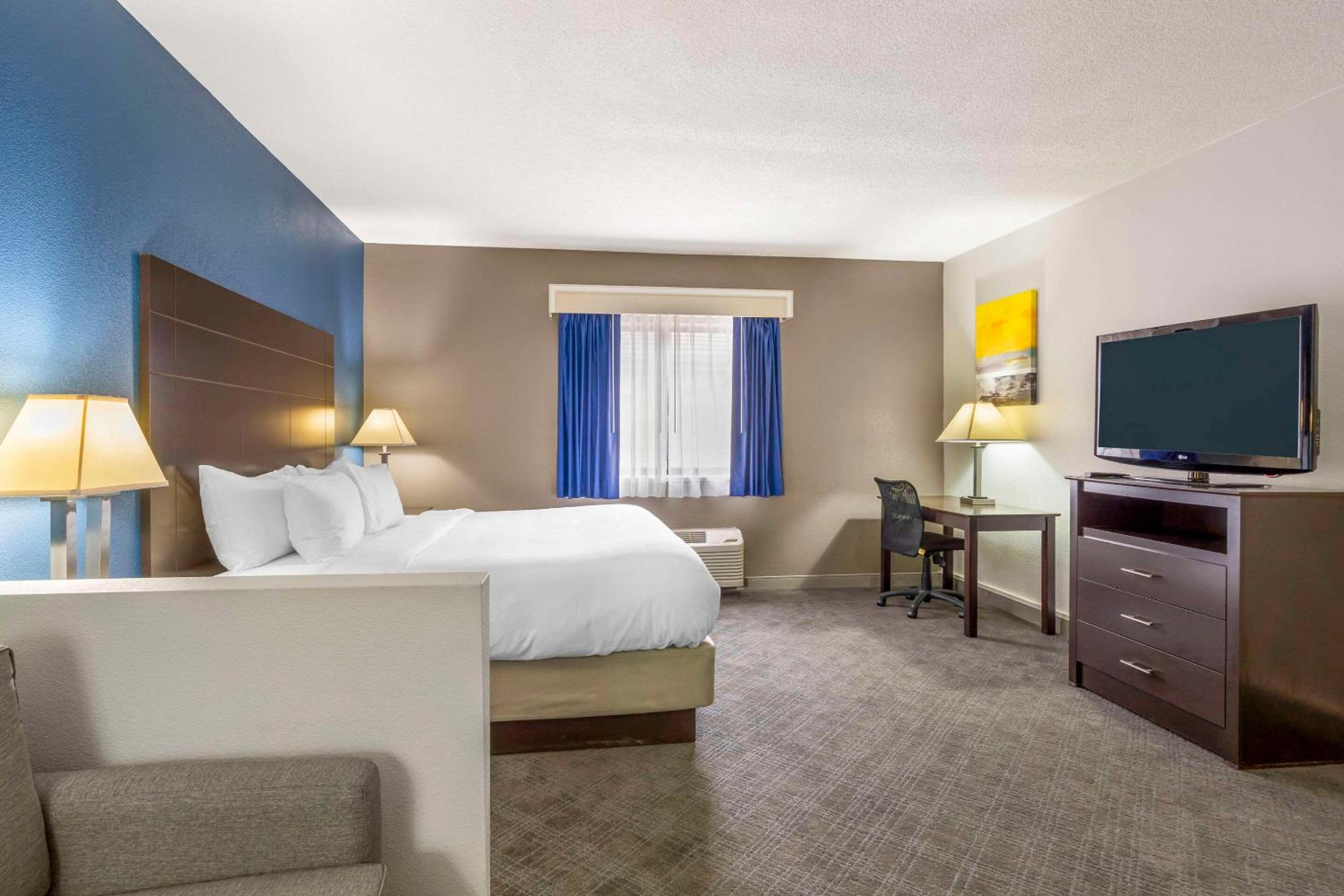 Comfort Inn Suites Mundelein-Vernon Hills - Property Image 36