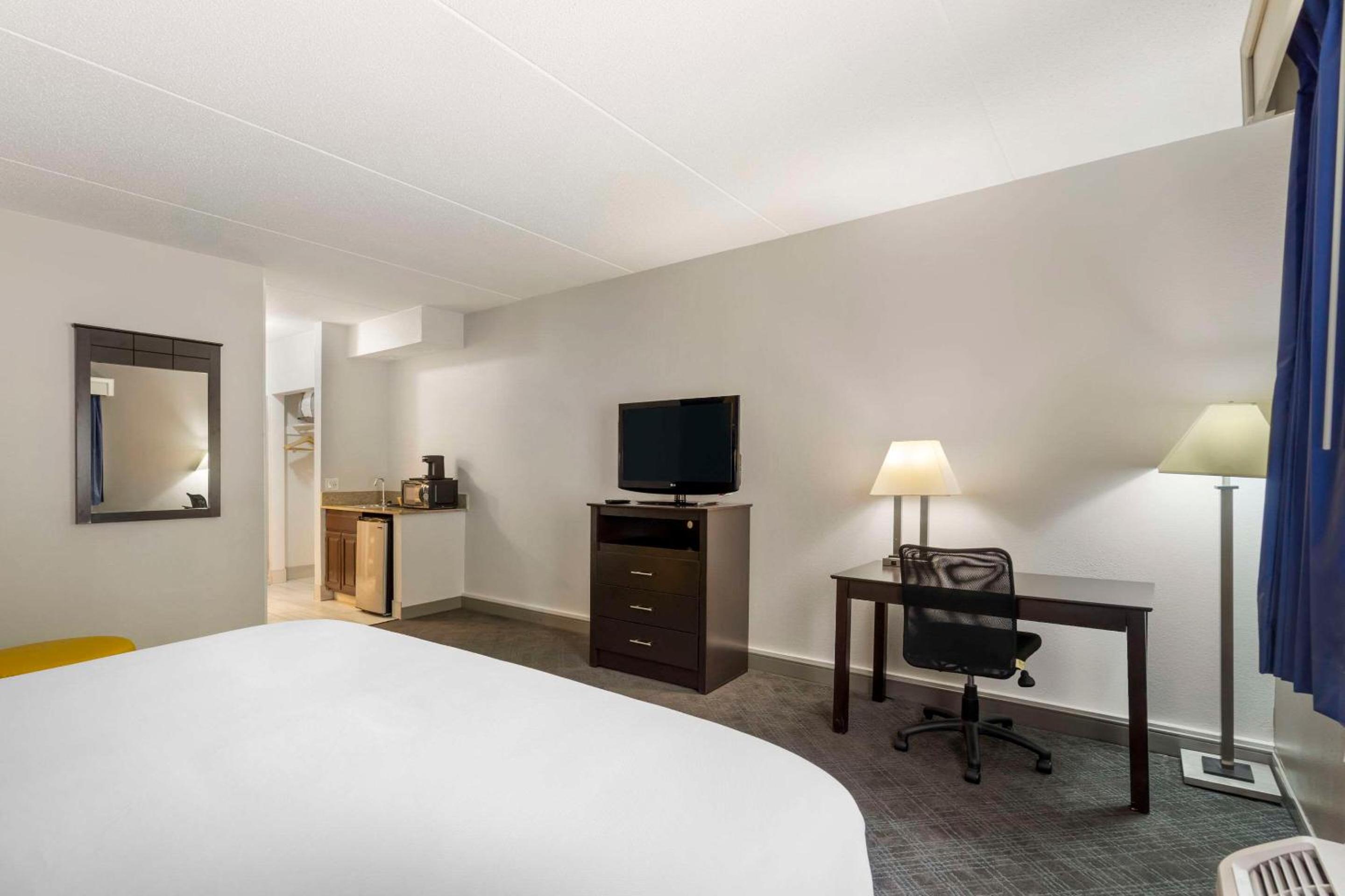 Comfort Inn Suites Mundelein-Vernon Hills - Property Image 39