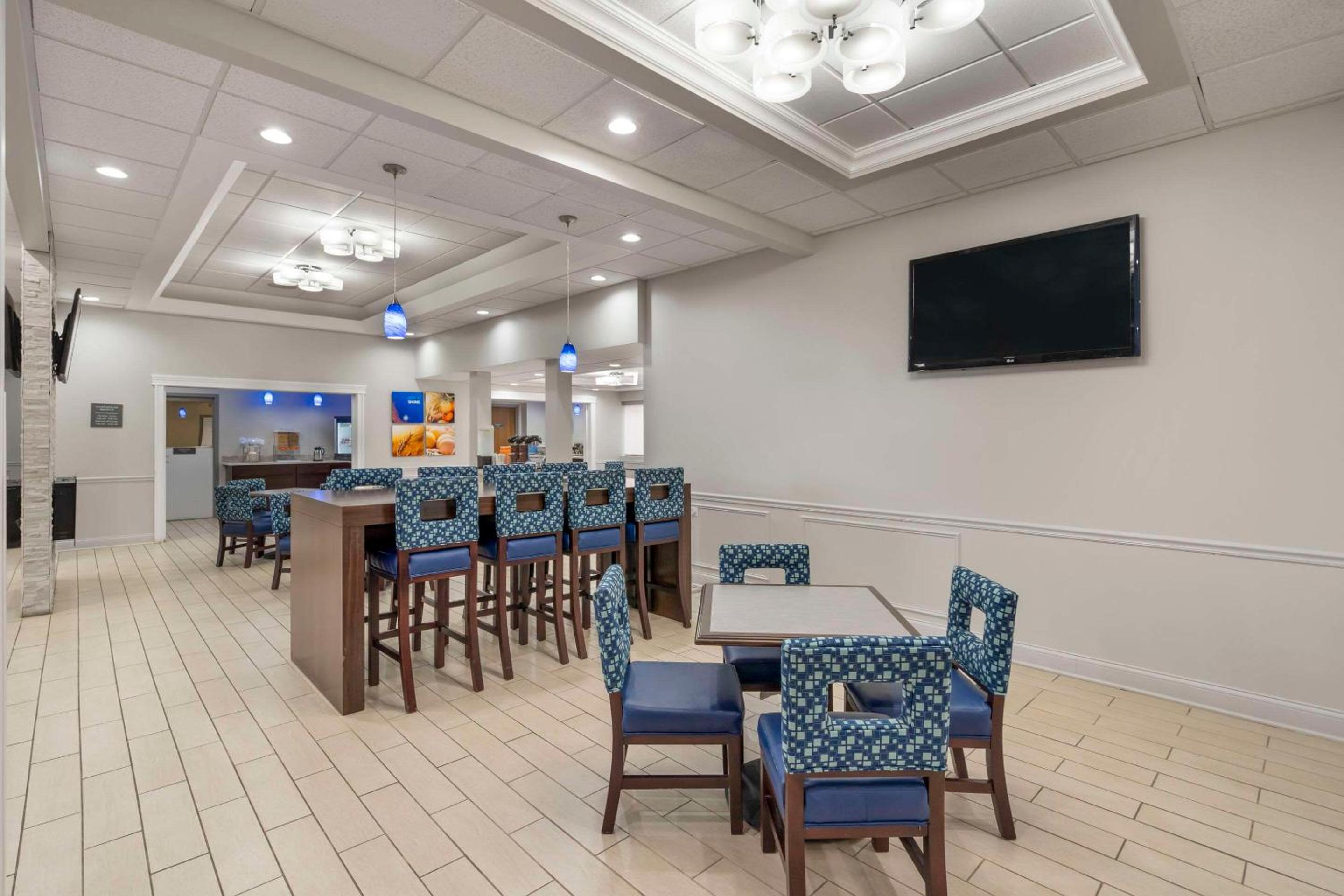 Comfort Inn Suites Mundelein-Vernon Hills - Property Image 5
