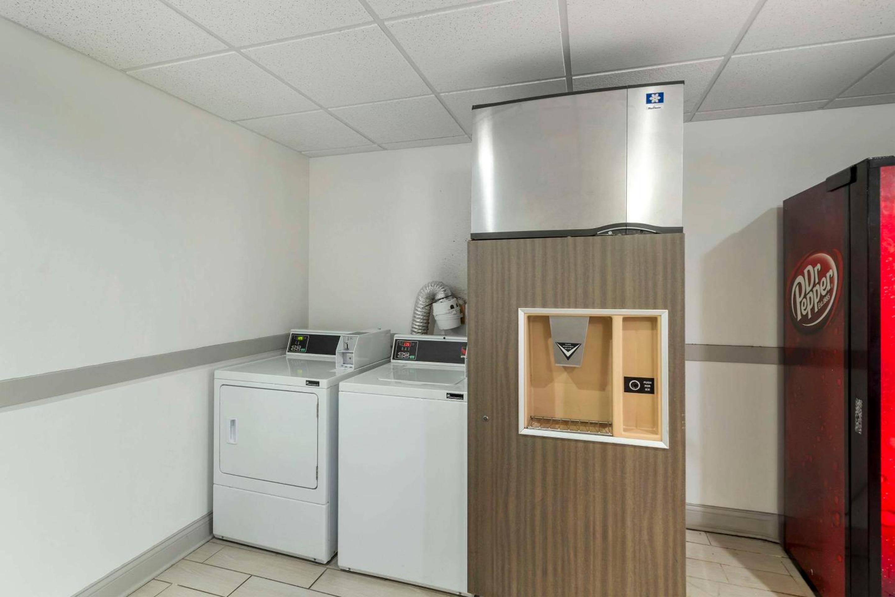 Comfort Inn Suites Mundelein-Vernon Hills - Property Image 7
