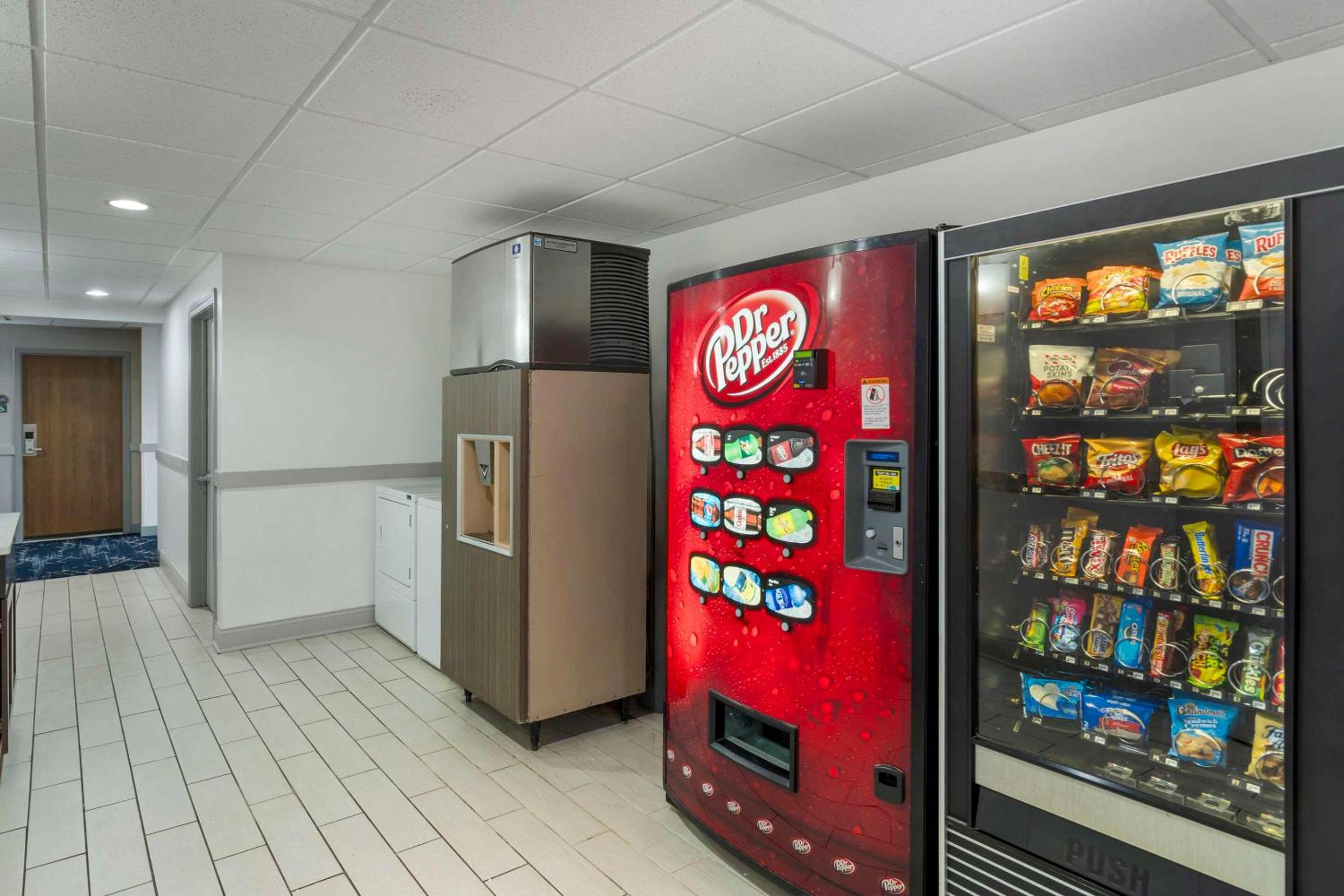 Comfort Inn Suites Mundelein-Vernon Hills - Property Image 8