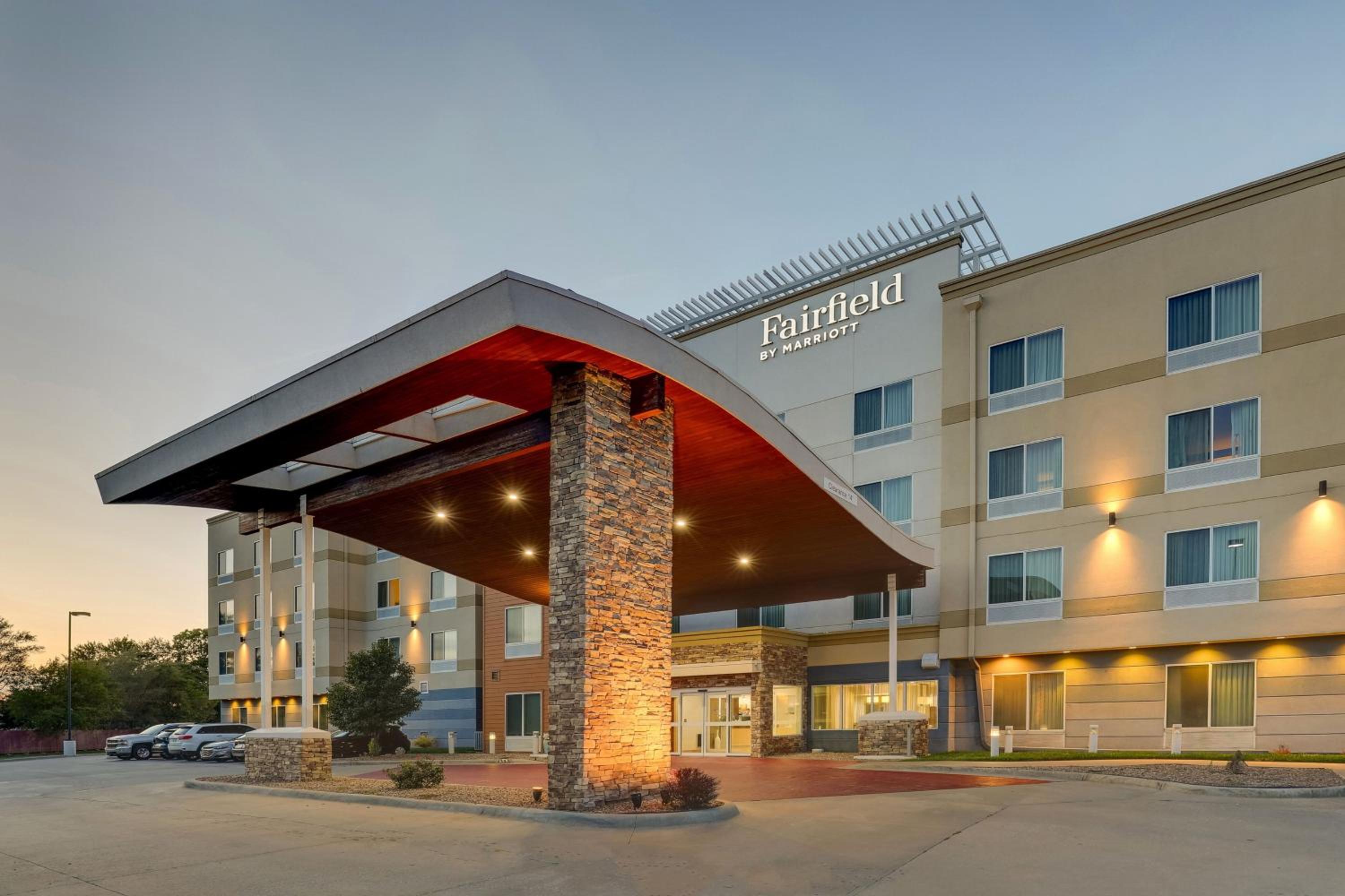 Hutchinson Vacations - Fairfield Inn and Suites Hutchinson - Property Image 2