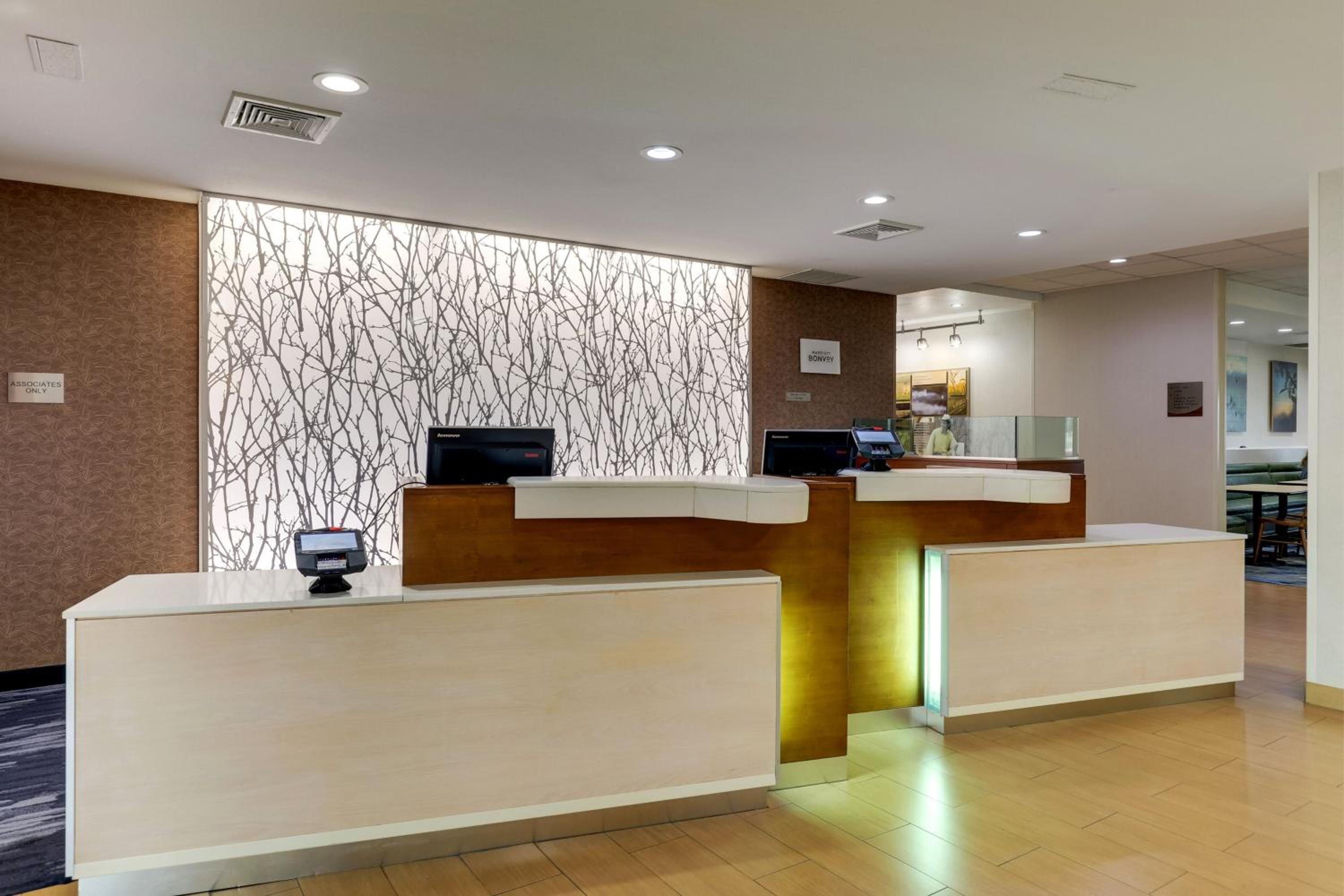 Hutchinson Vacations - Fairfield Inn and Suites Hutchinson - Property Image 3