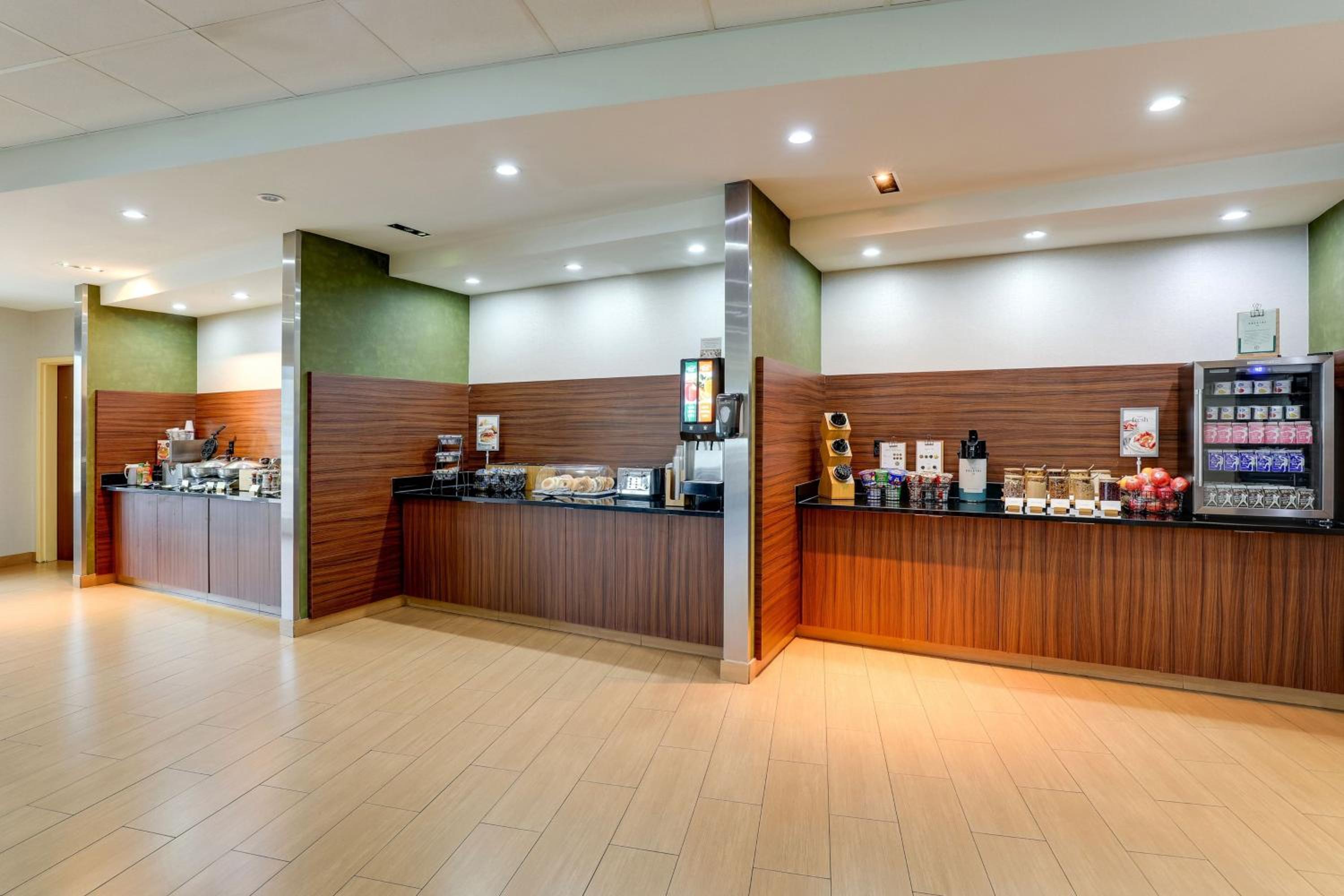 Hutchinson Vacations - Fairfield Inn and Suites Hutchinson - Property Image 11