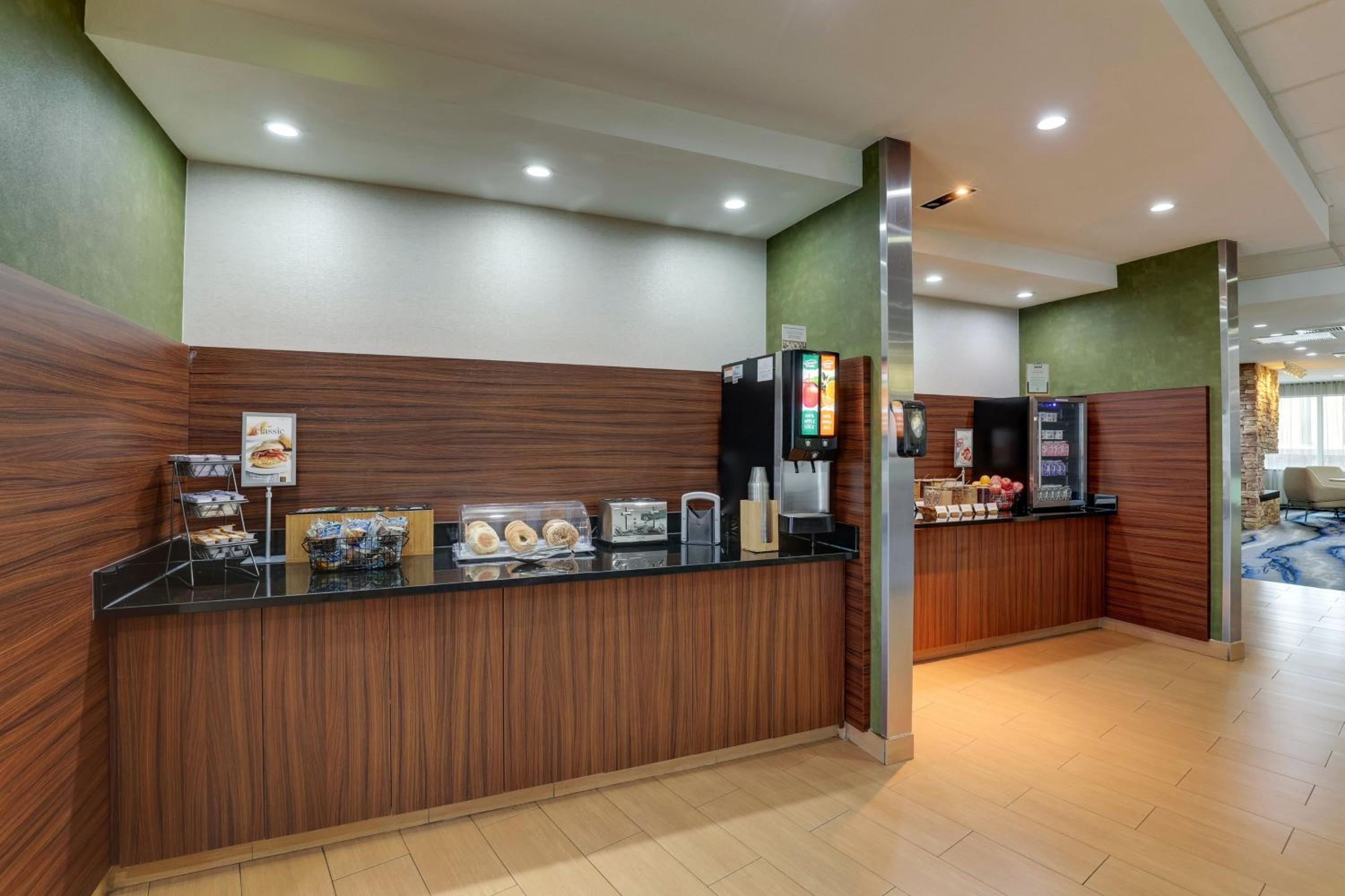 Hutchinson Vacations - Fairfield Inn and Suites Hutchinson - Property Image 10