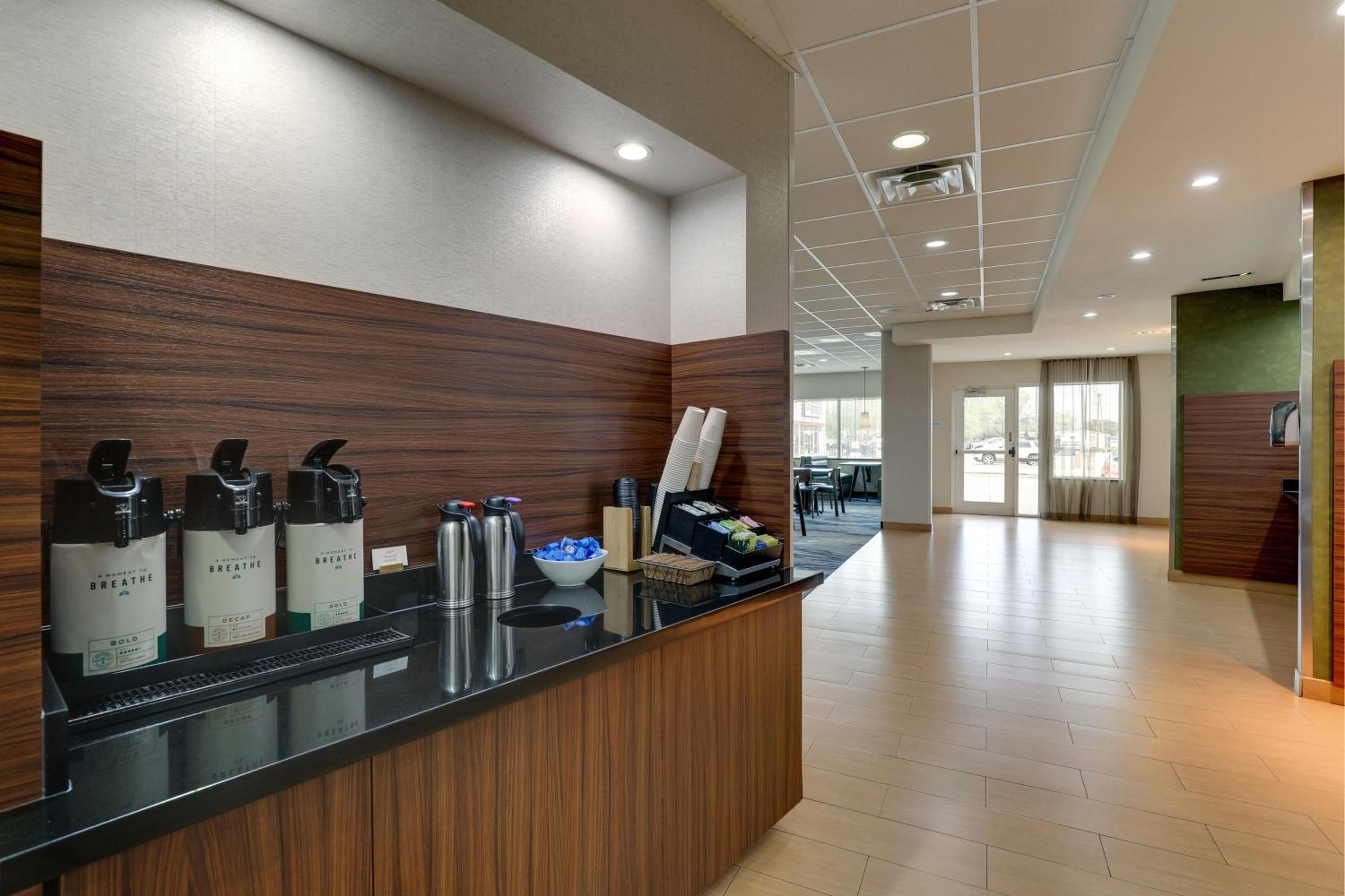 Hutchinson Vacations - Fairfield Inn and Suites Hutchinson - Property Image 9