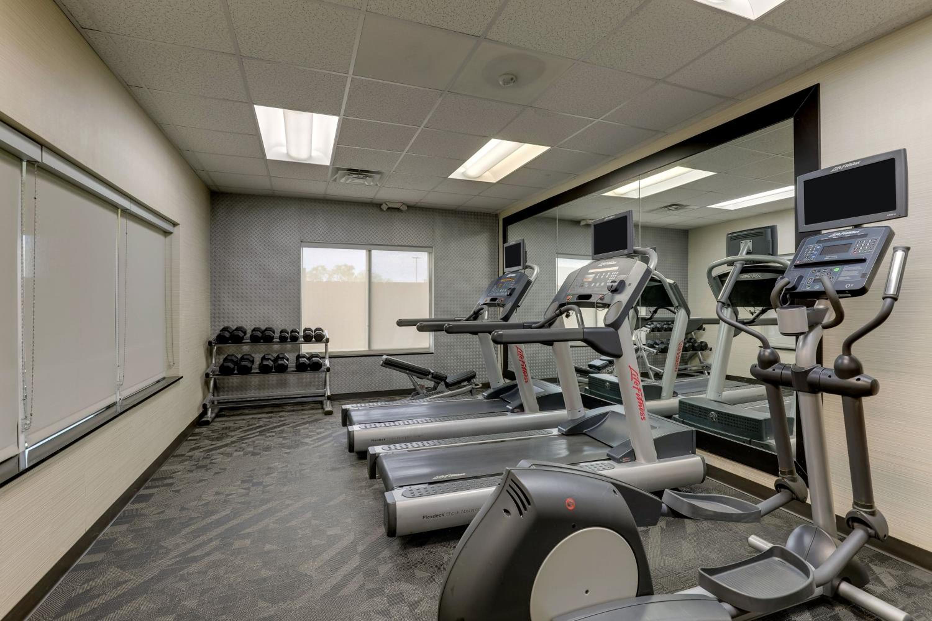 Hutchinson Vacations - Fairfield Inn and Suites Hutchinson - Property Image 3