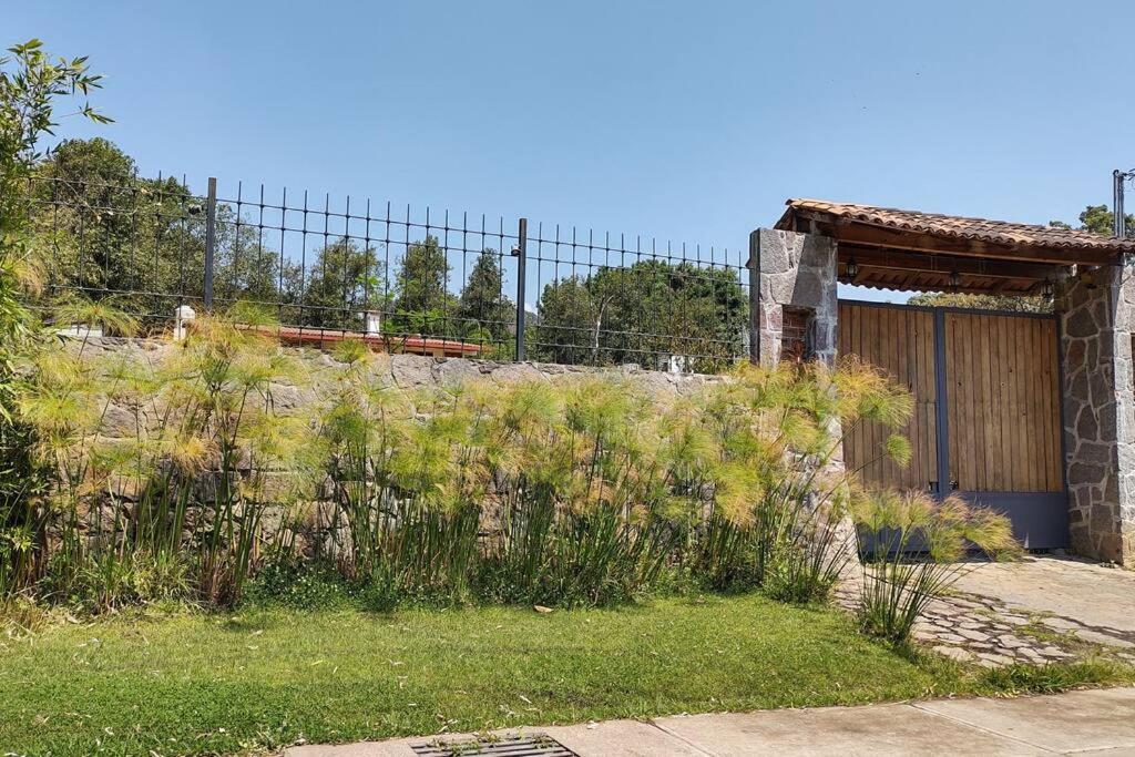 Casa Paraíso, Valle de Bravo, México. view 2