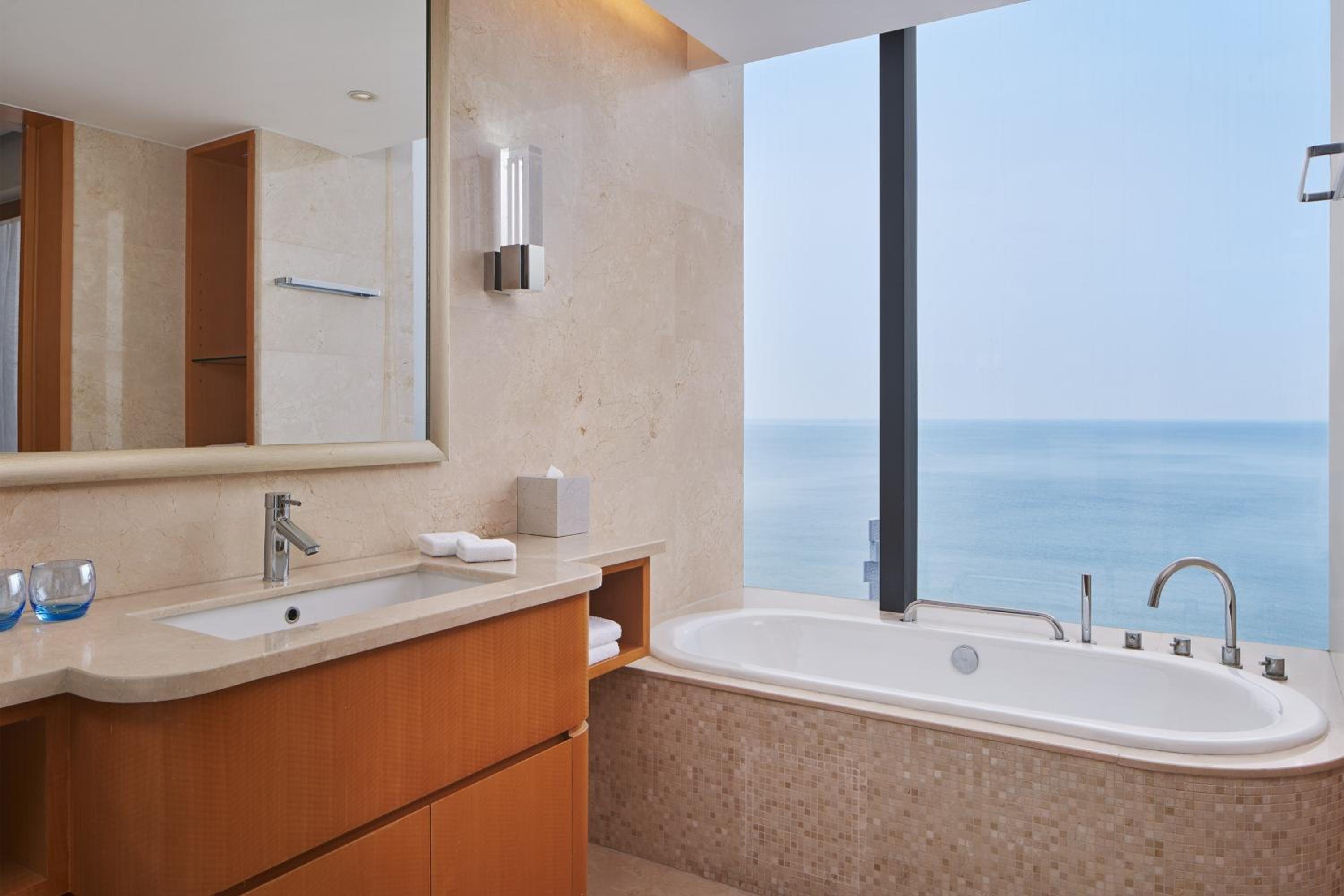 Sheraton Yantai Golden Beach Resort, photo 43
