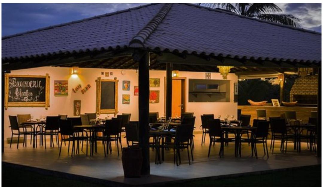 Apartamento Térreo 3 suítes Master Resort Treebies à Beira Mar Subauma Bahia