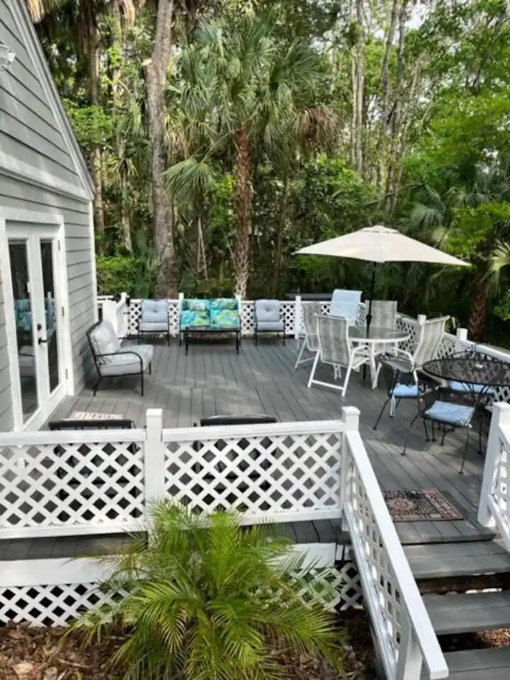 Crystal Cottage-walk to Manatees view 5