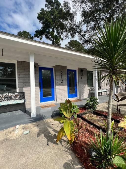 *The Gem* Stylish 2 Bedroom 1 Bathroom Newly Renovated