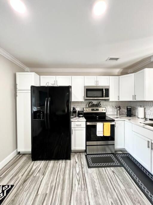 *The Gem* Stylish 2 Bedroom 1 Bathroom Newly Renovated