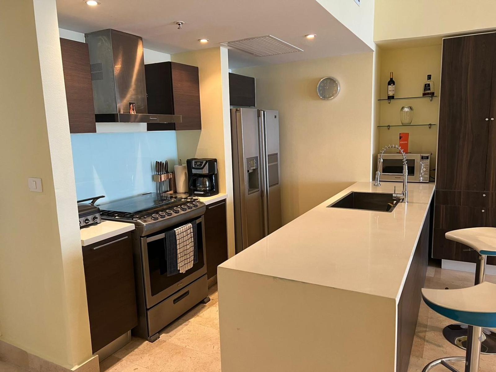 Hermoso y cómodo apartamento con vista al mar