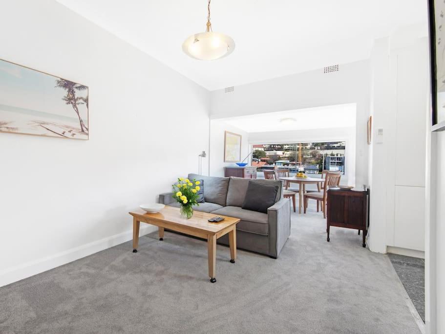 HSNS1 - Bask in Sydney's Beauty at Harbourview Haven Apt