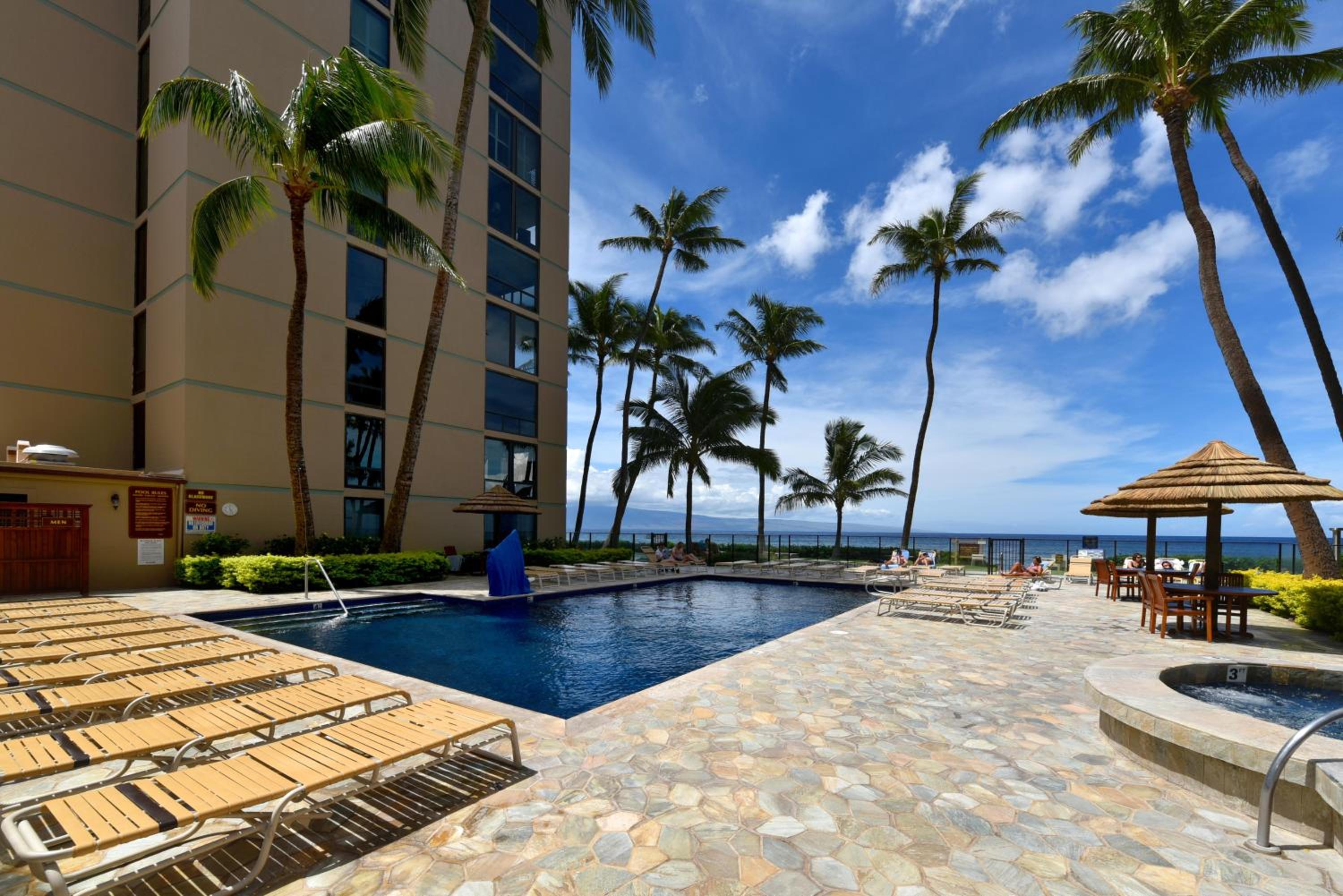 Mahana 701 · MA 701 OceanFront 2BD w Pool AC