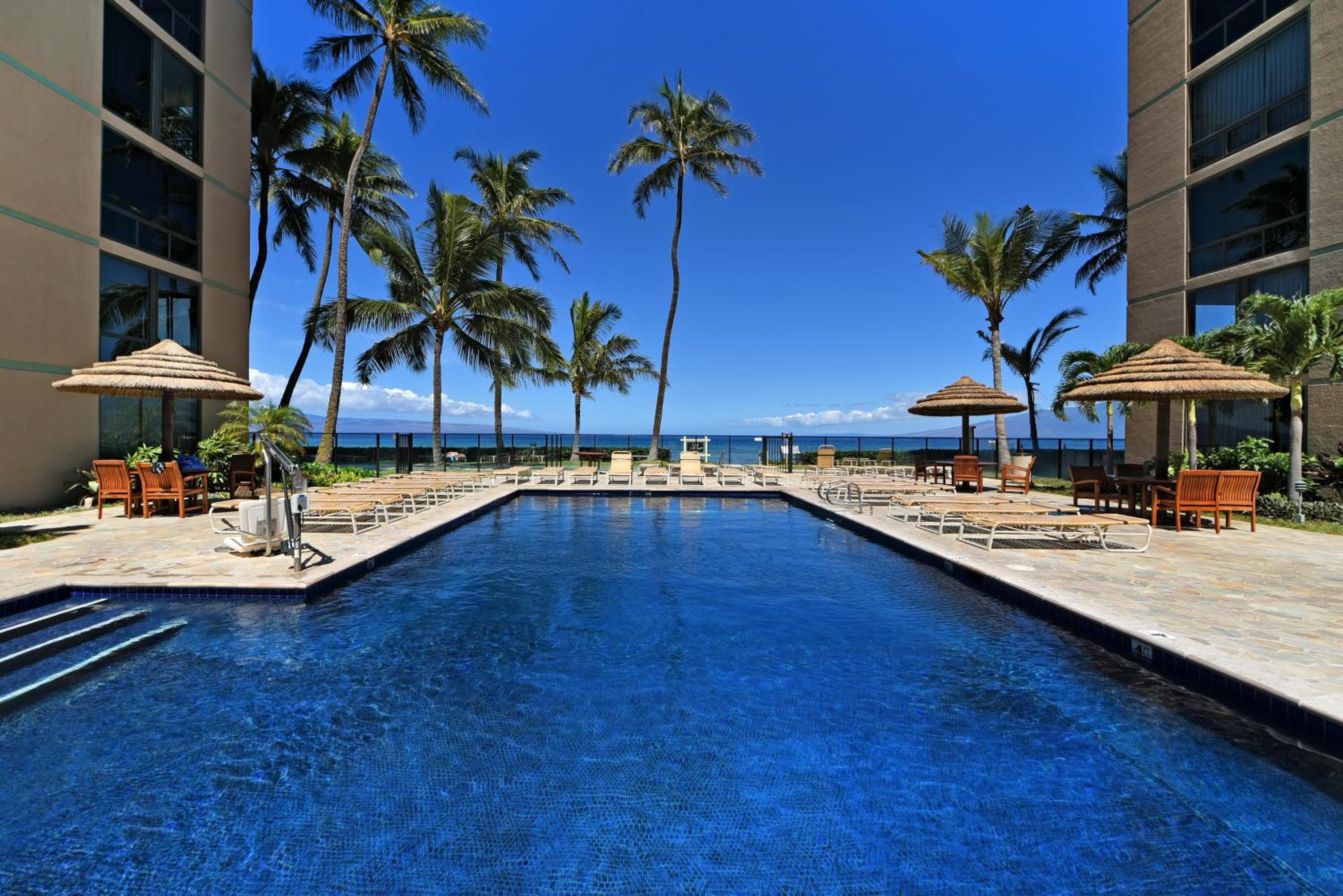 Mahana 307 · MA 307 OceanFront Condo w Pool AC