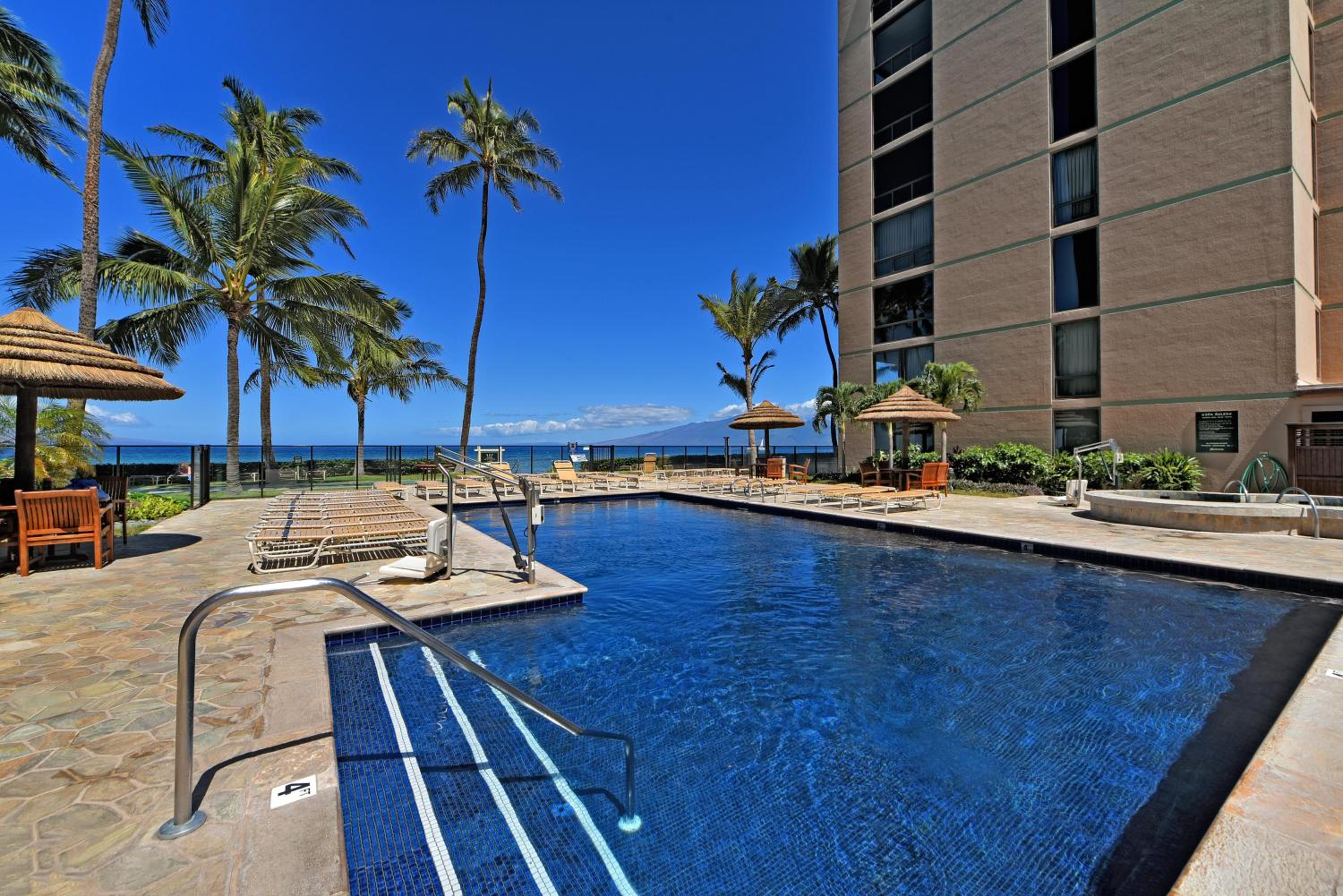 Mahana 307 · MA 307 OceanFront Condo w Pool AC