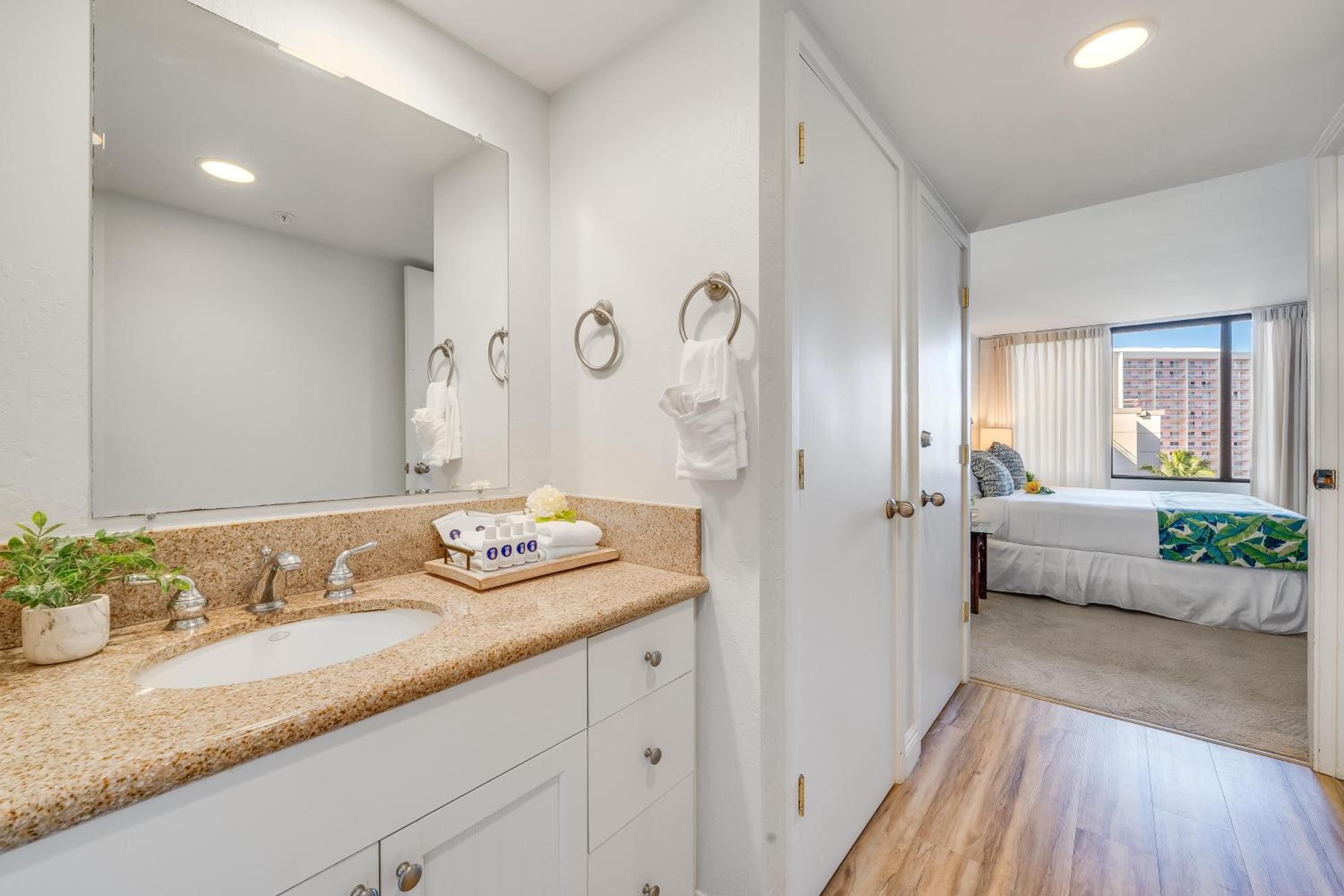 Kaanapali Shores 725 · KS 725 2BD in BeachFront Resort w Ocean V