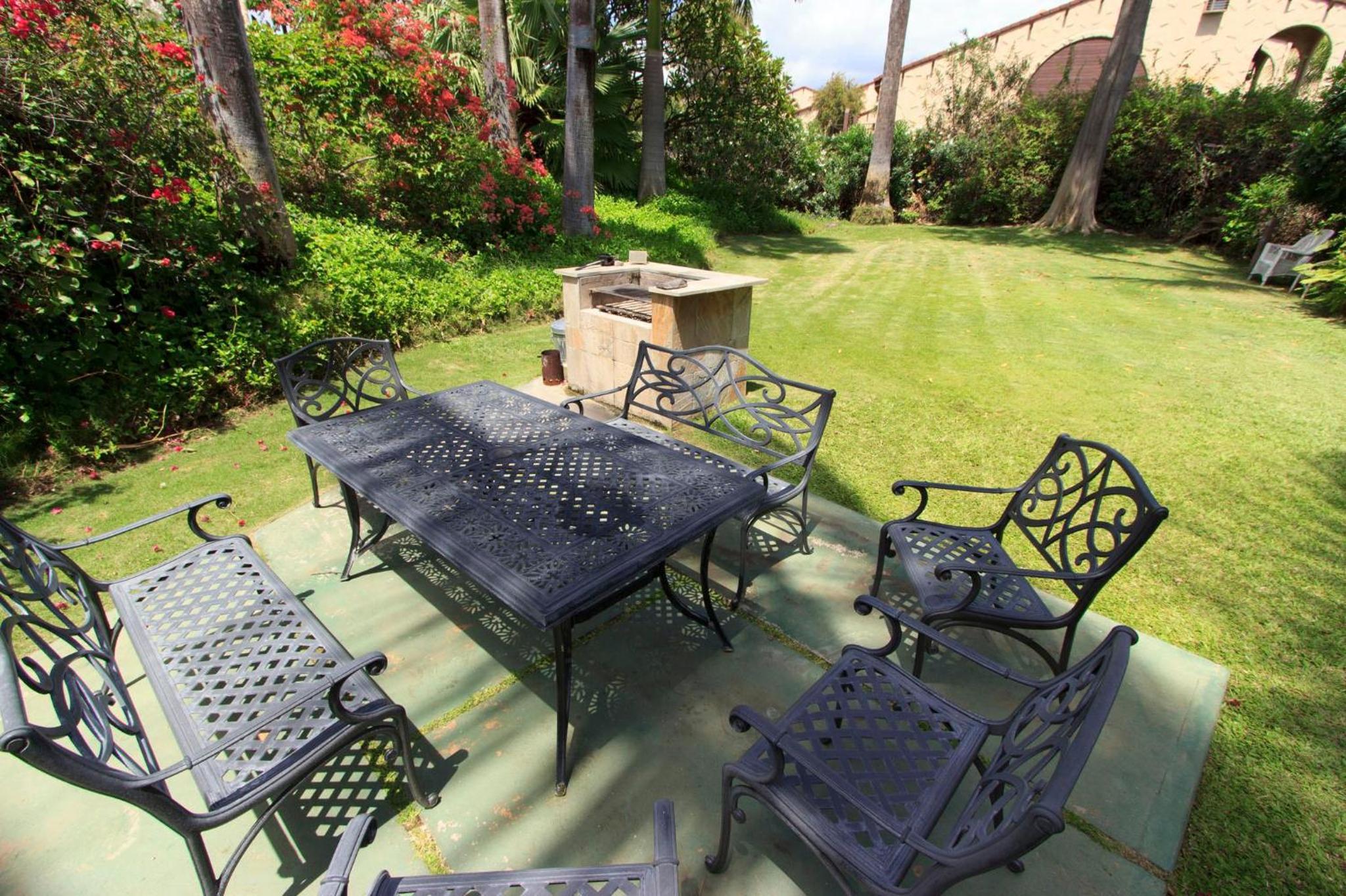 Keawakapu 208 · KKP 208 Renovated Condo w AC Near Beach Shops view 5