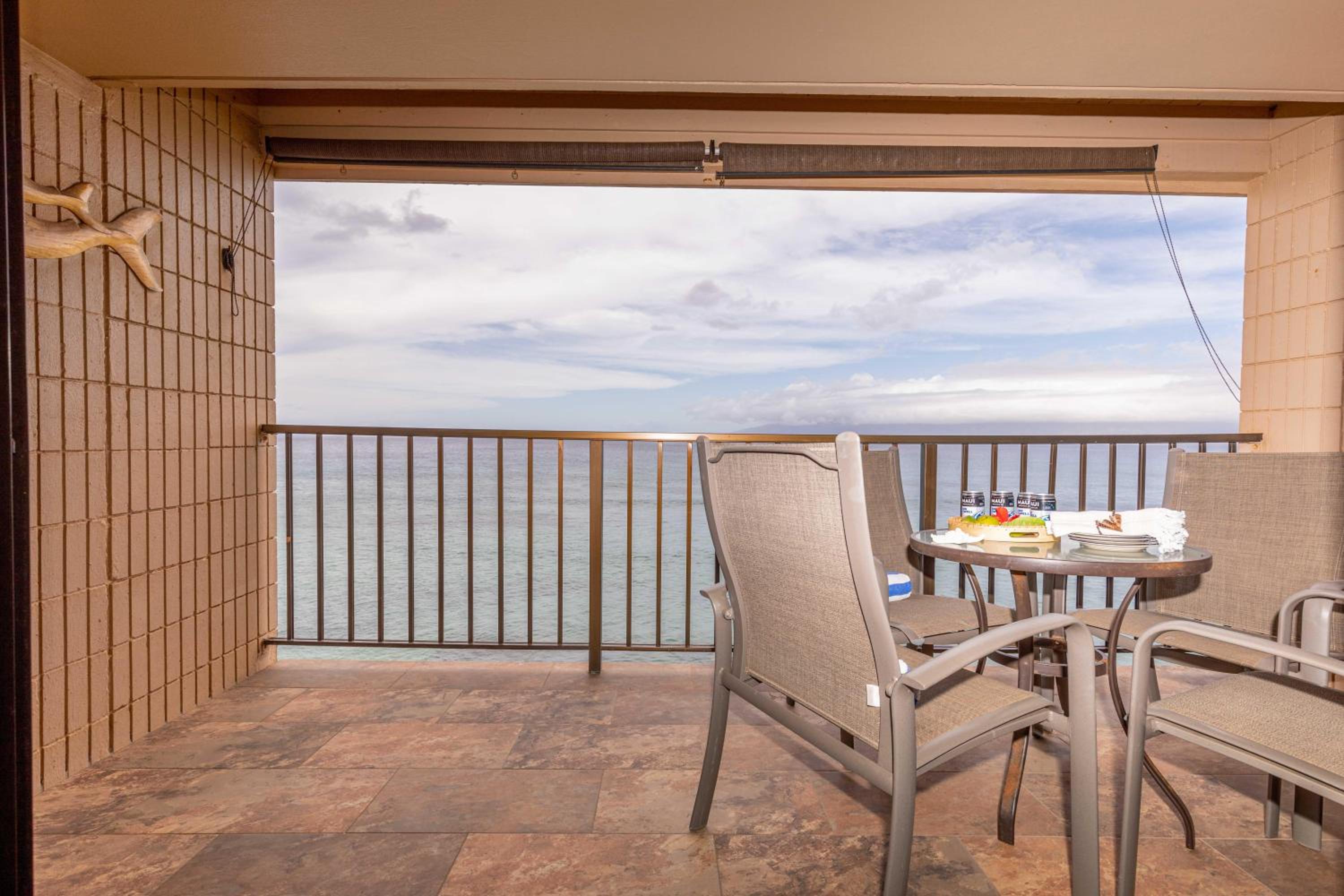 Kaleialoha 409 · KA 409 OceanFront 1BD Condo w Ocean Views Pool - Image 5