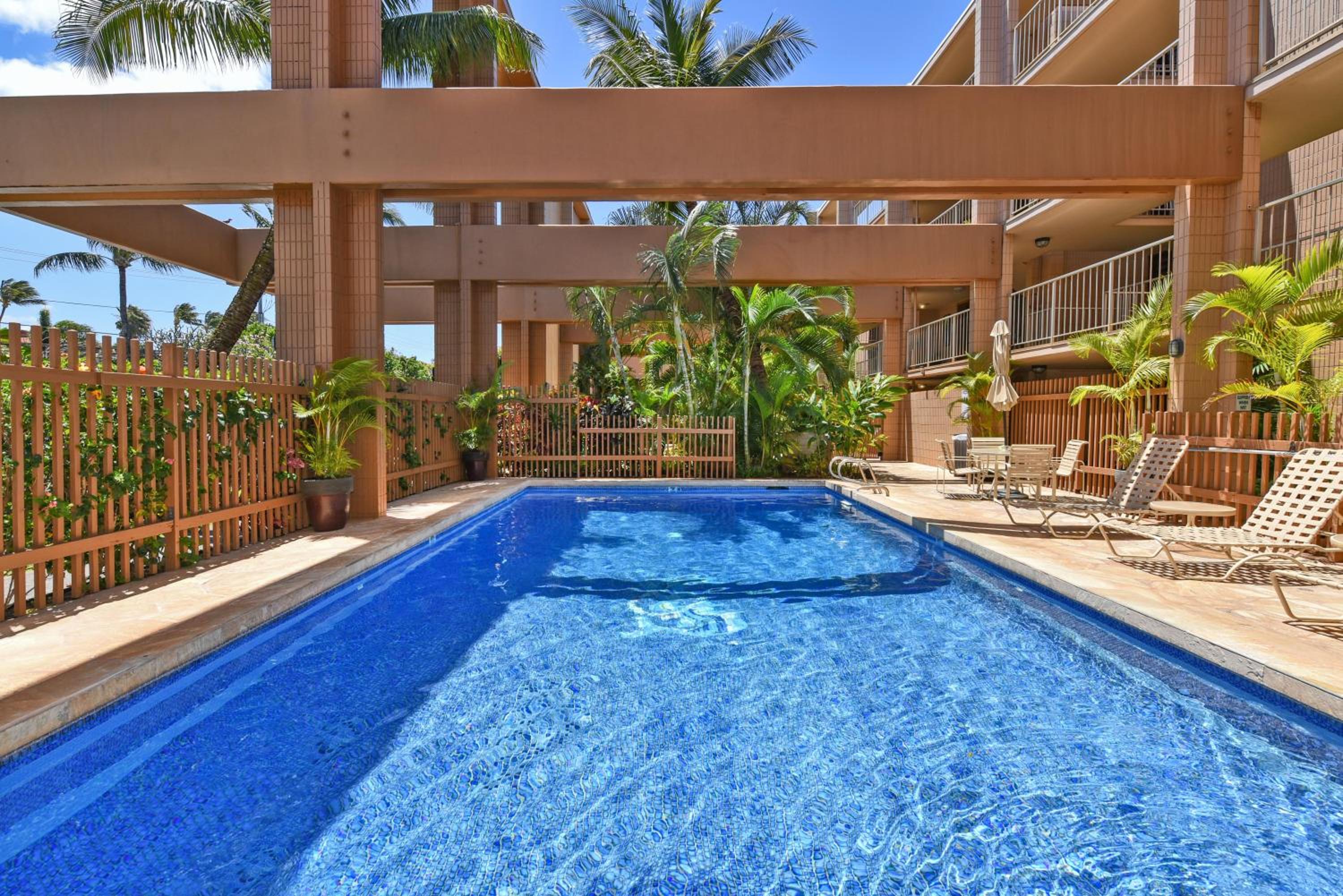 Kaleialoha 210 · KA 210 OceanFront 1BD Tropical Getaway w AC view 4