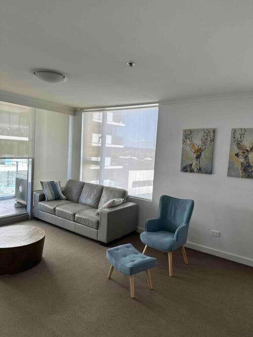 Cozy Hunter ST Apartment