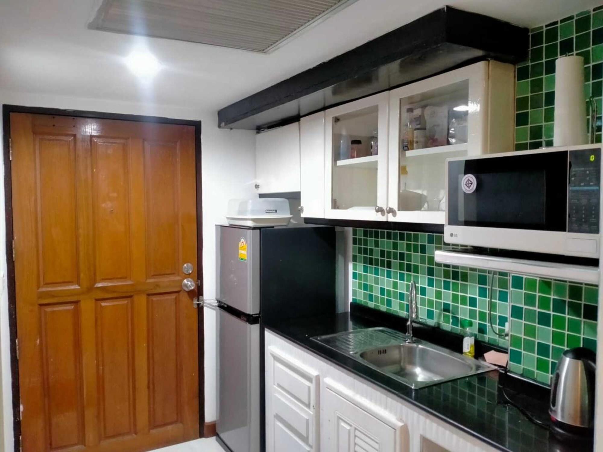 Affordable Serviced Apartments in Nana Omni Tower - Prime Sukhumvit location