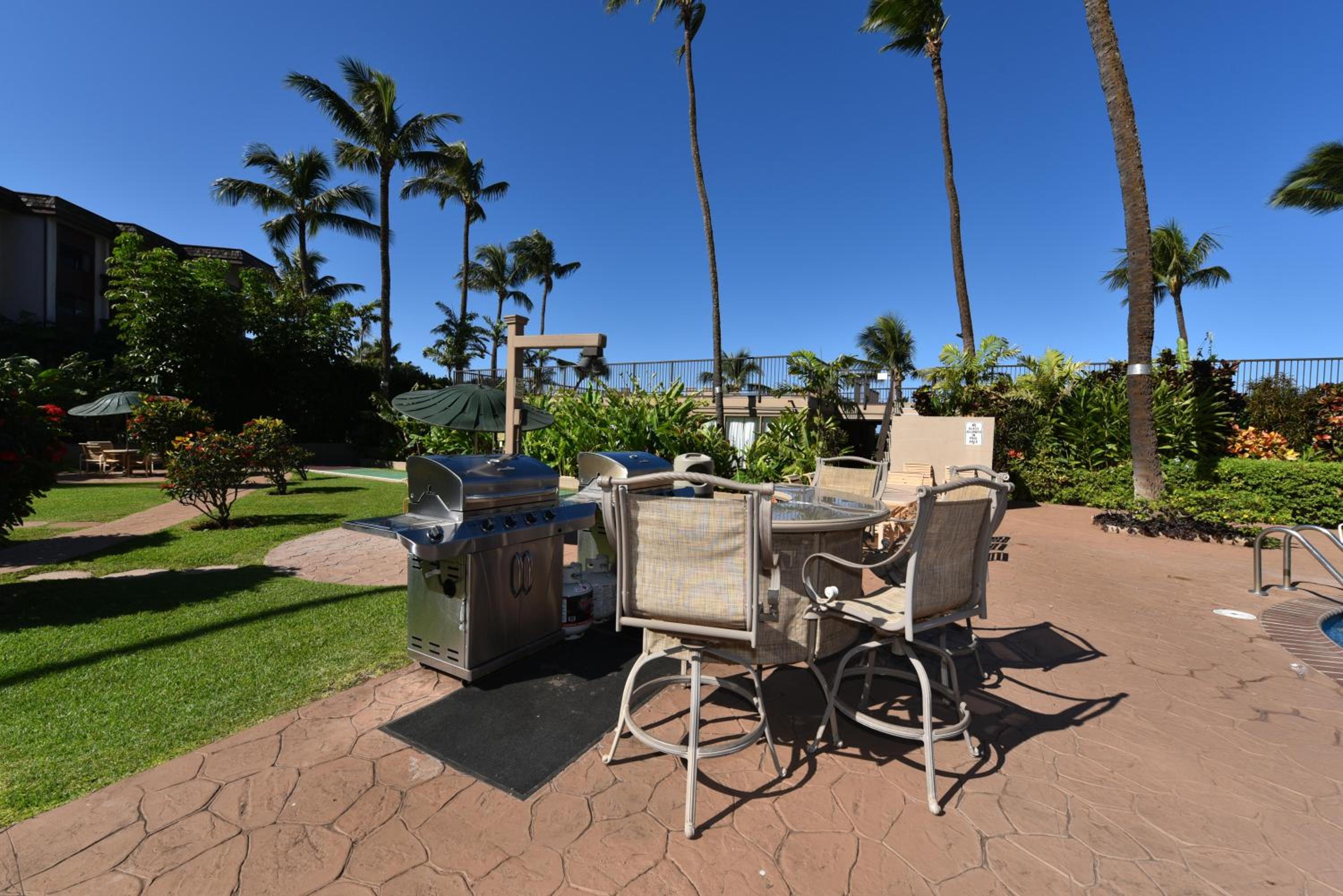 Hale Ono Loa 120 · HOL 120 Oceanfront 2BD w Ocean View AC Pool