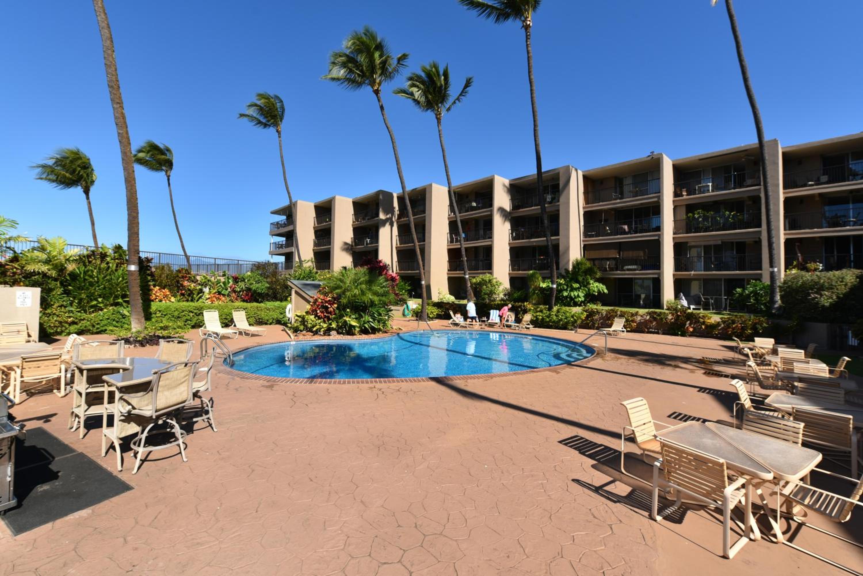 Hale Ono Loa 120 · HOL 120 Oceanfront 2BD w Ocean View AC Pool