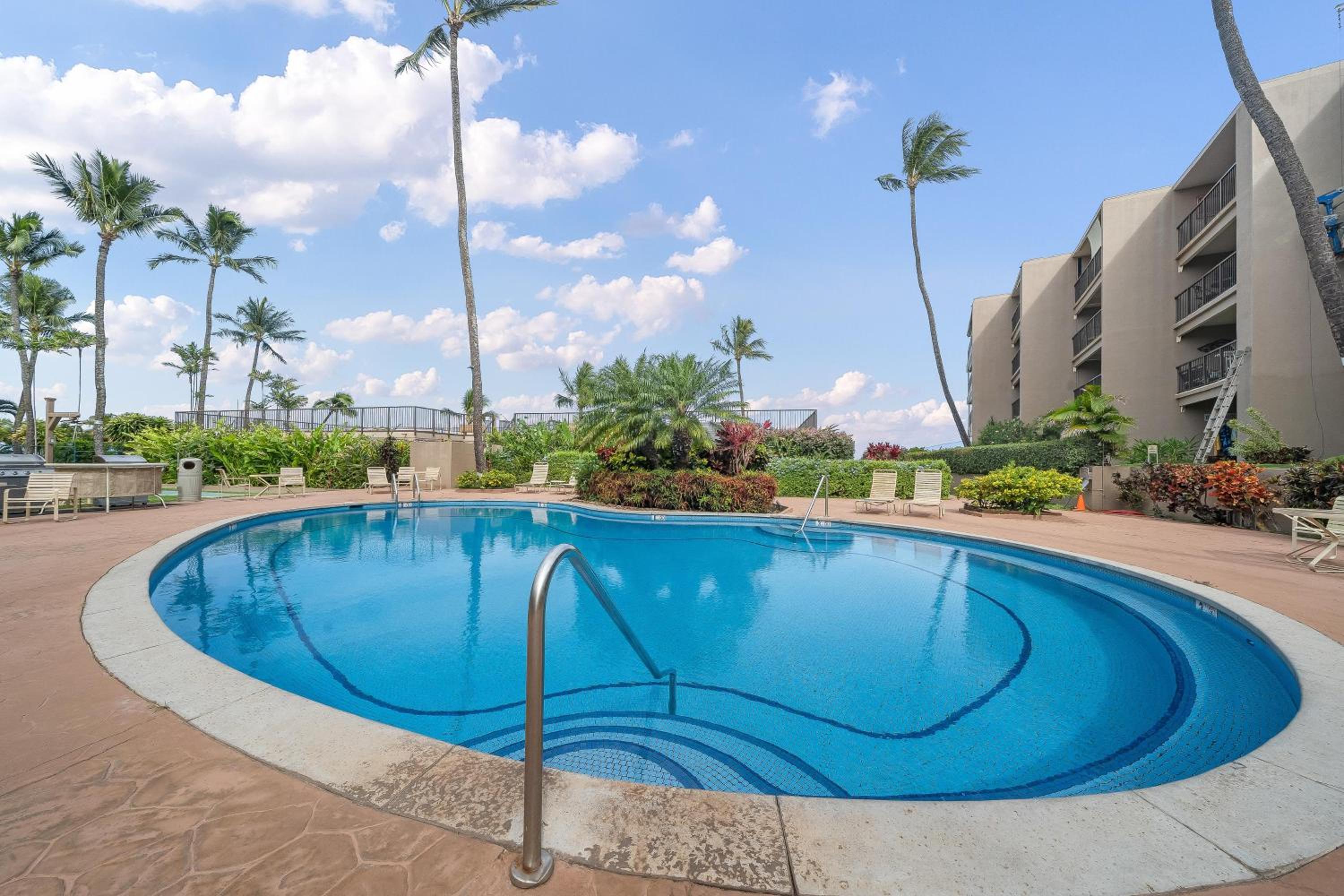 Hale Ono Loa 120 · HOL 120 Oceanfront 2BD w Ocean View AC Pool