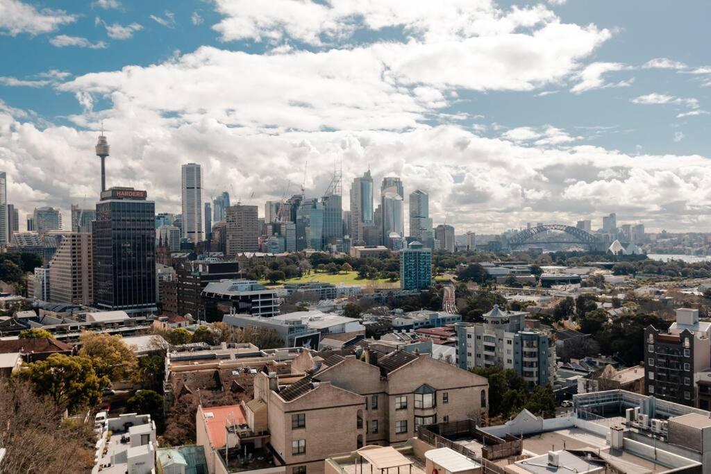 Stunning Harbour Bridge and Opera House Views!
