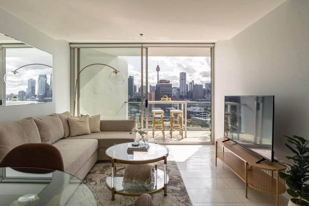 Stunning Harbour Bridge and Opera House Views!