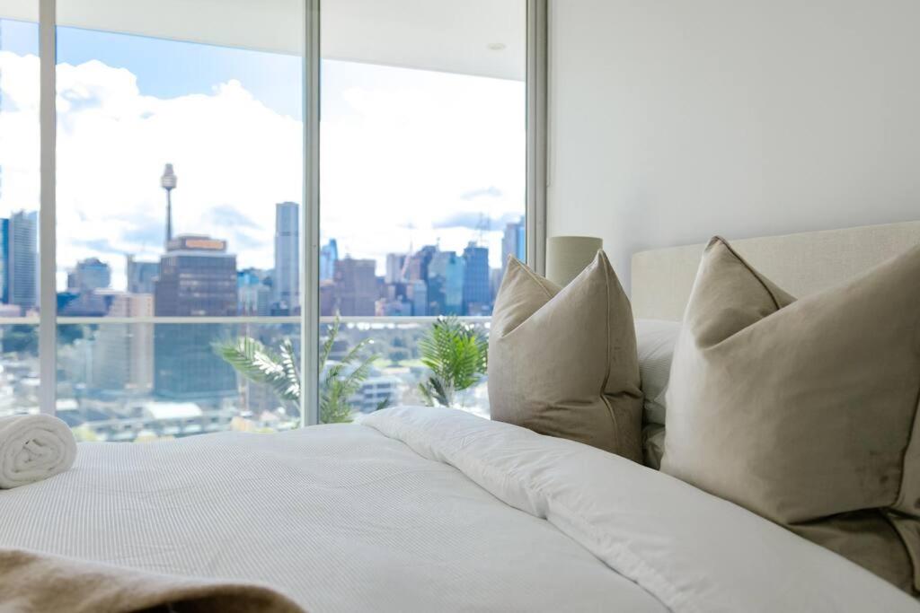 Stunning Harbour Bridge and Opera House Views!