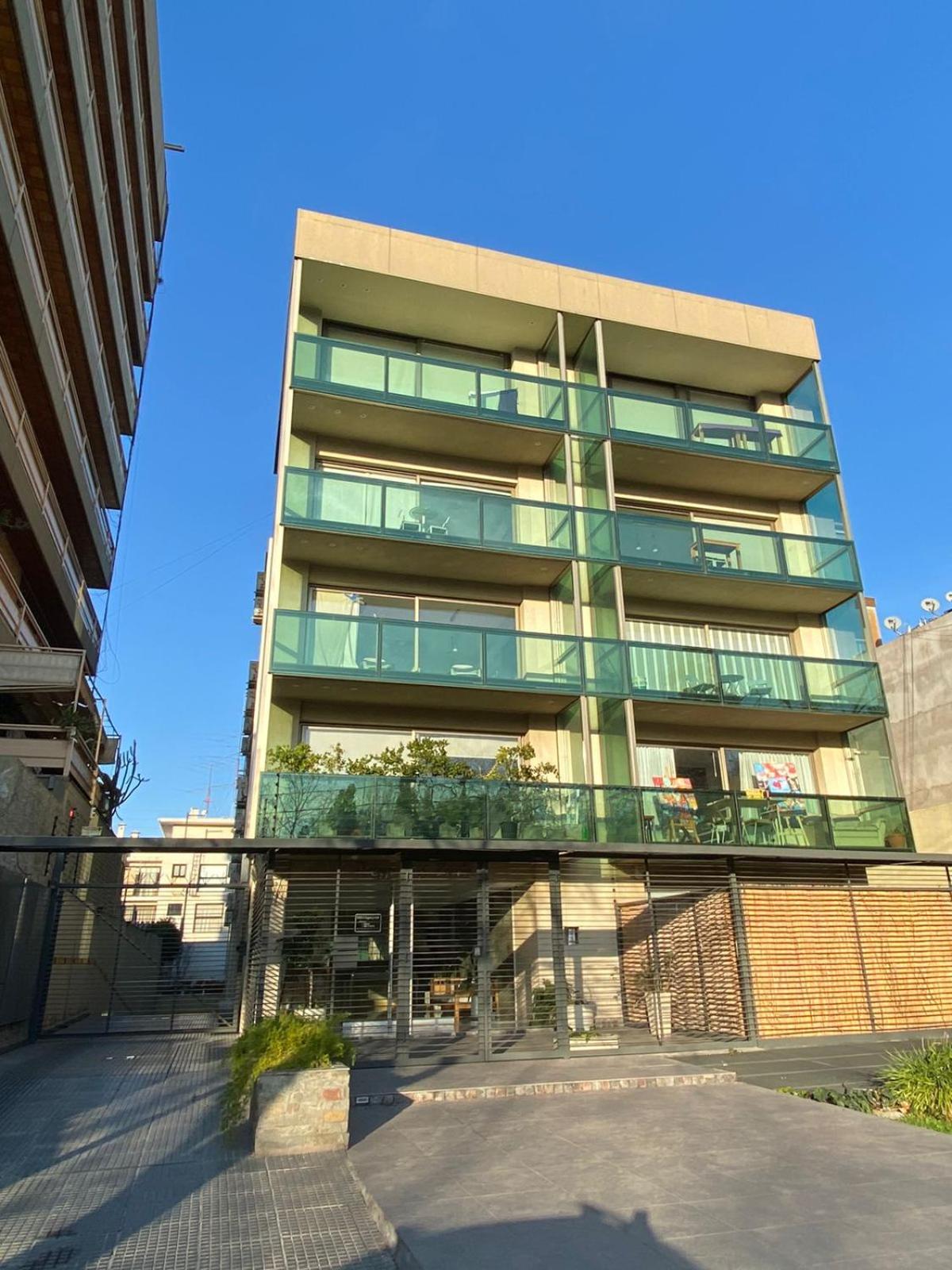 Exclusivo en PB patio, cochera, equipado,