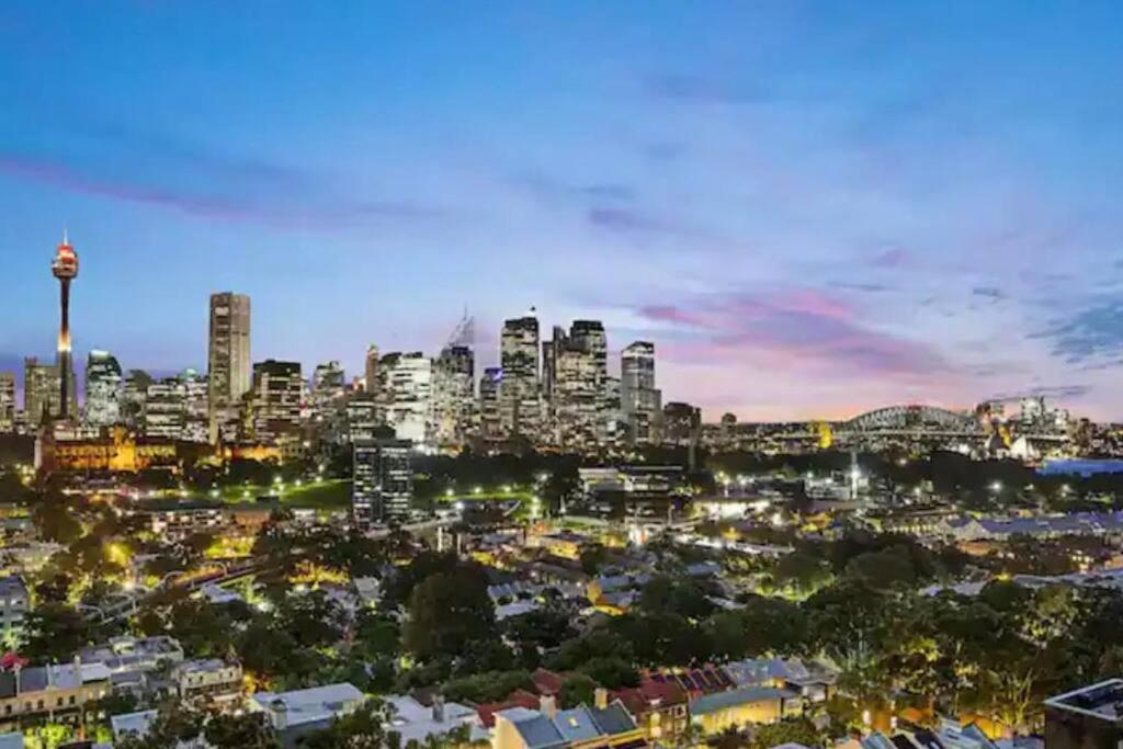 Stunning Harbour Bridge and Opera House Views!
