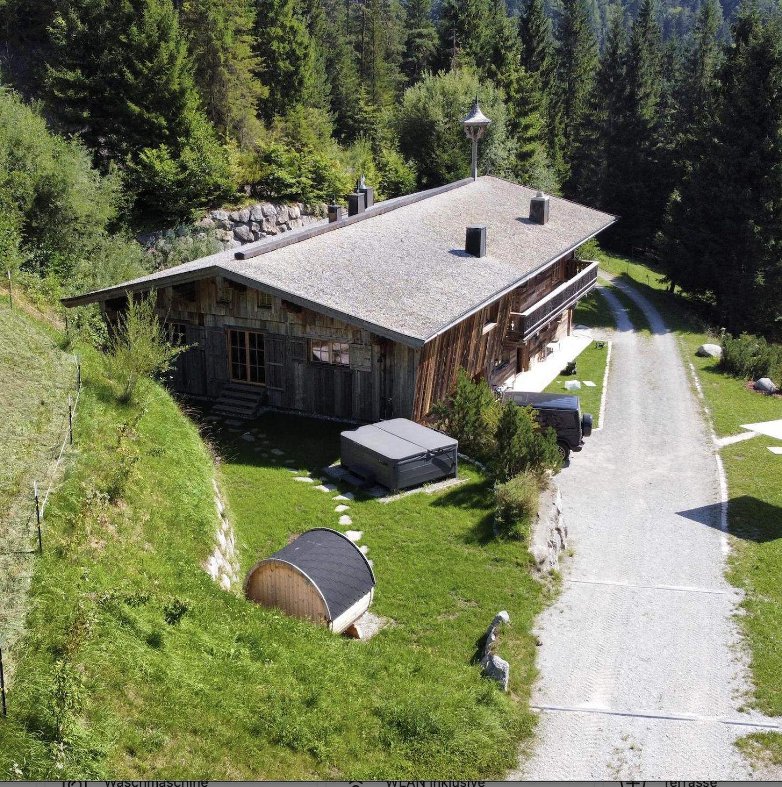 ChaletWK - Luxury old wood mountain chalet in a sunny secluded location with gym, sauna & whirlpool