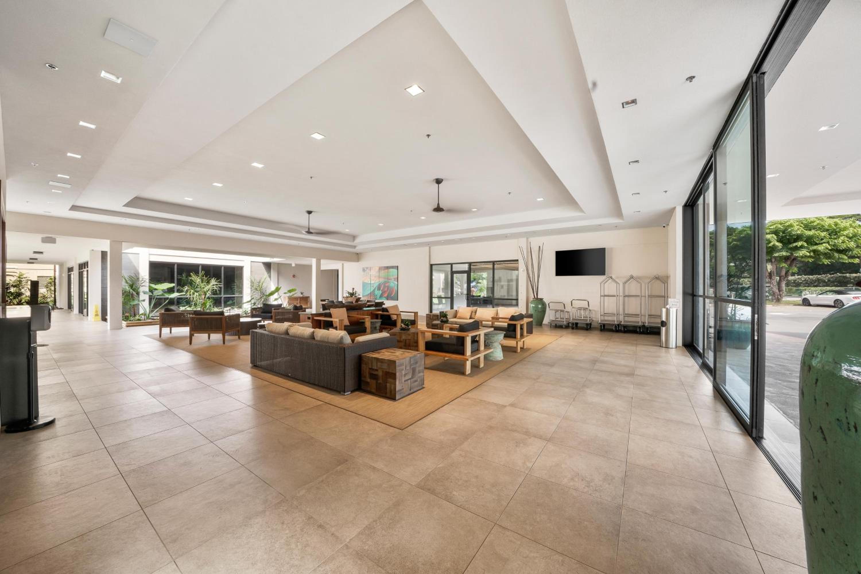 Valley Isle 206 · VI 206 OceanFront Studio w Pool