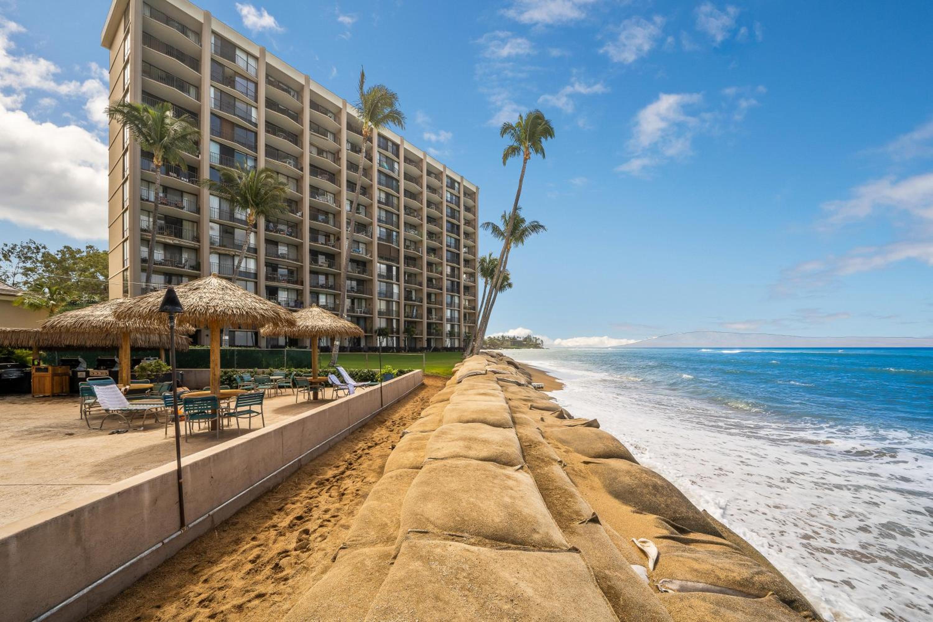 Valley Isle 206 · VI 206 OceanFront Studio w Pool
