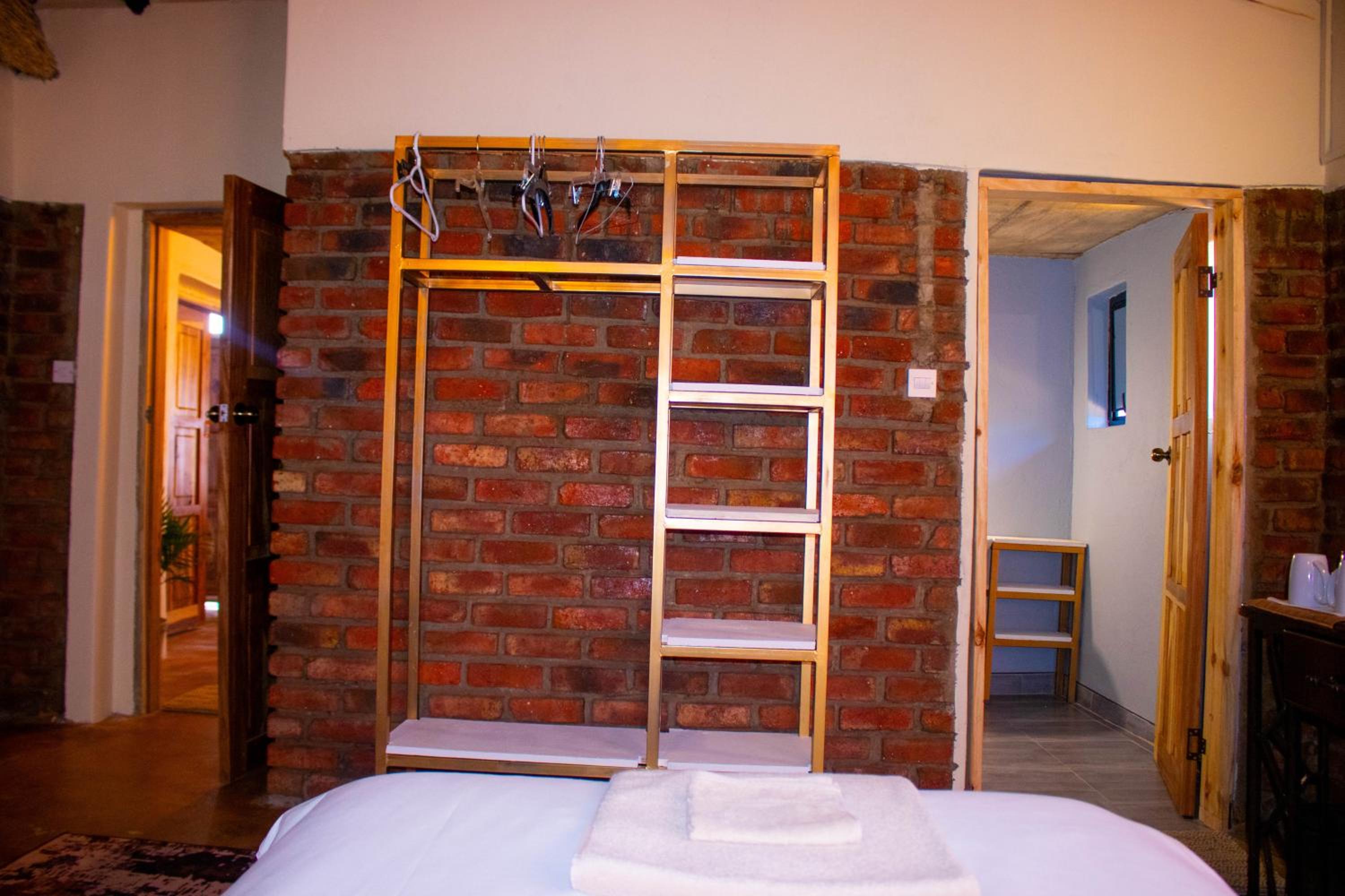 iroCK Lodge