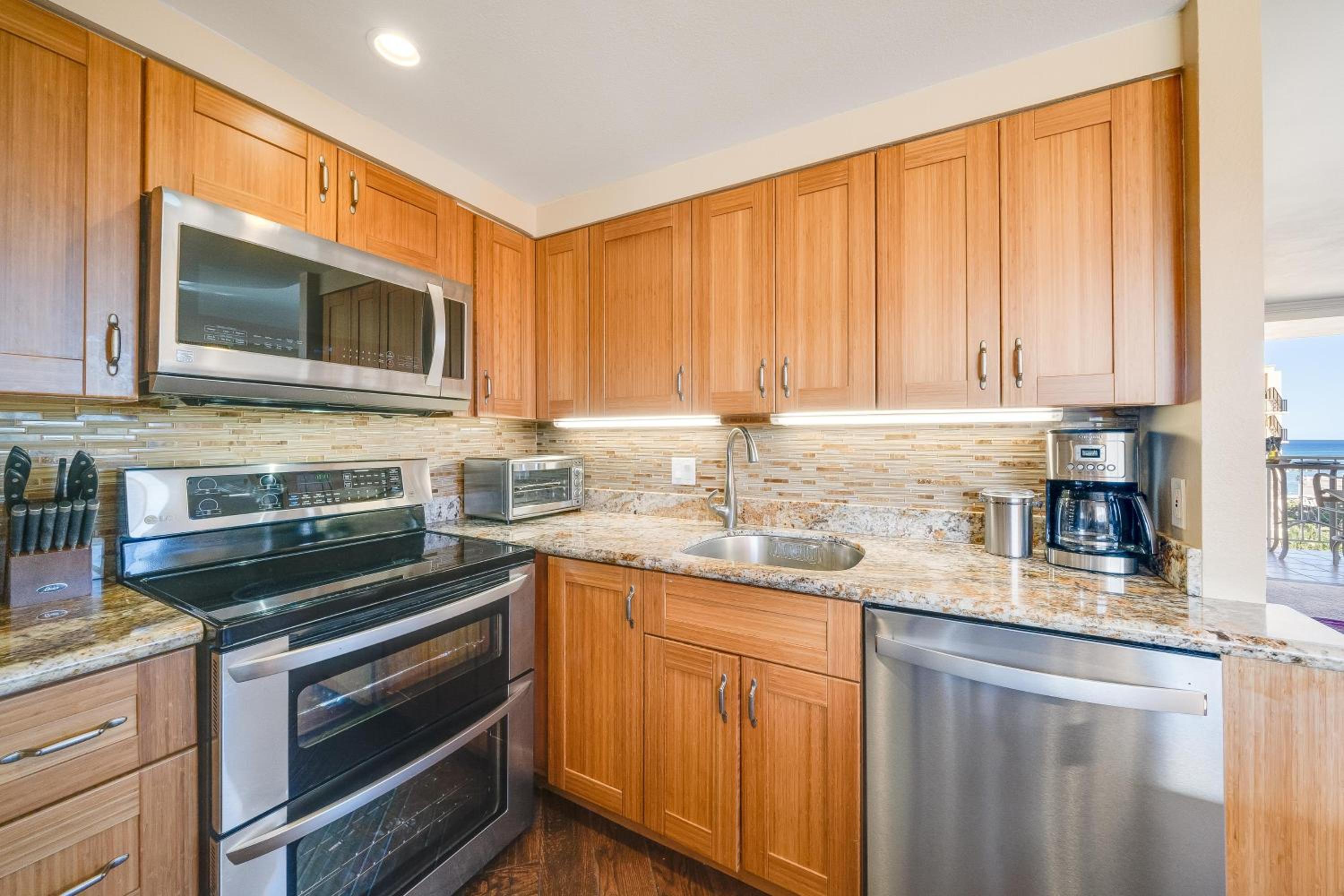 Royal Kahana 701 · RK 701 Spacious OceanFront 2BD w Pool AC