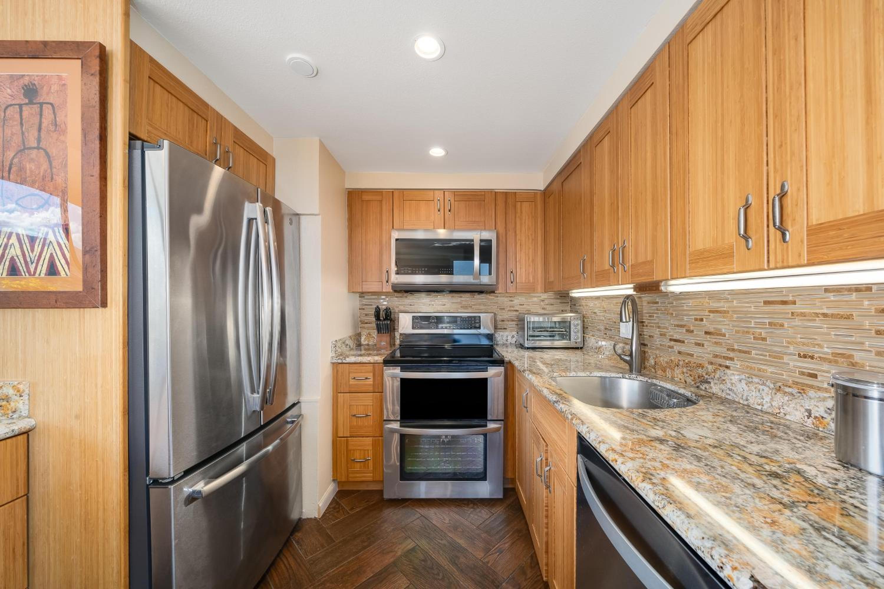 Royal Kahana 701 · RK 701 Spacious OceanFront 2BD w Pool AC