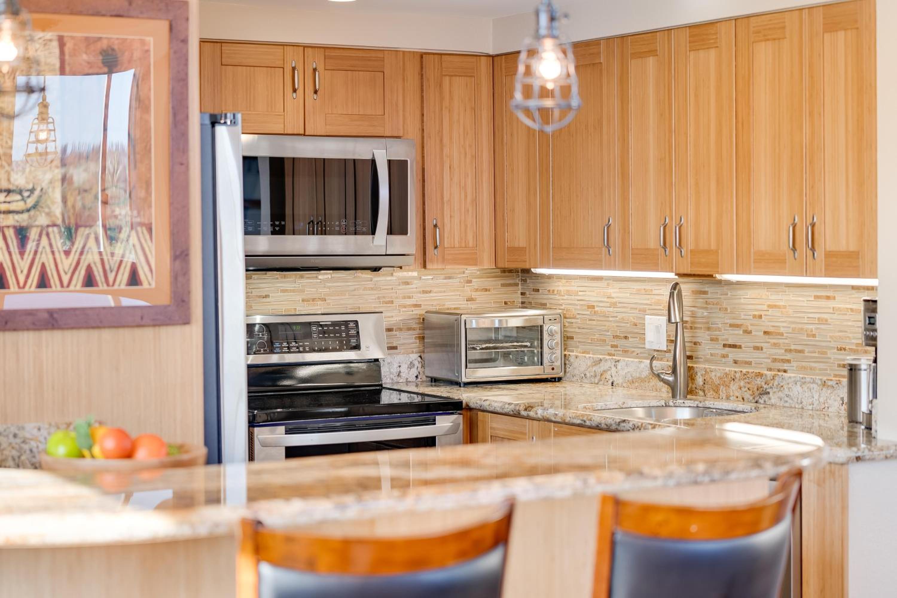 Royal Kahana 701 · RK 701 Spacious OceanFront 2BD w Pool AC