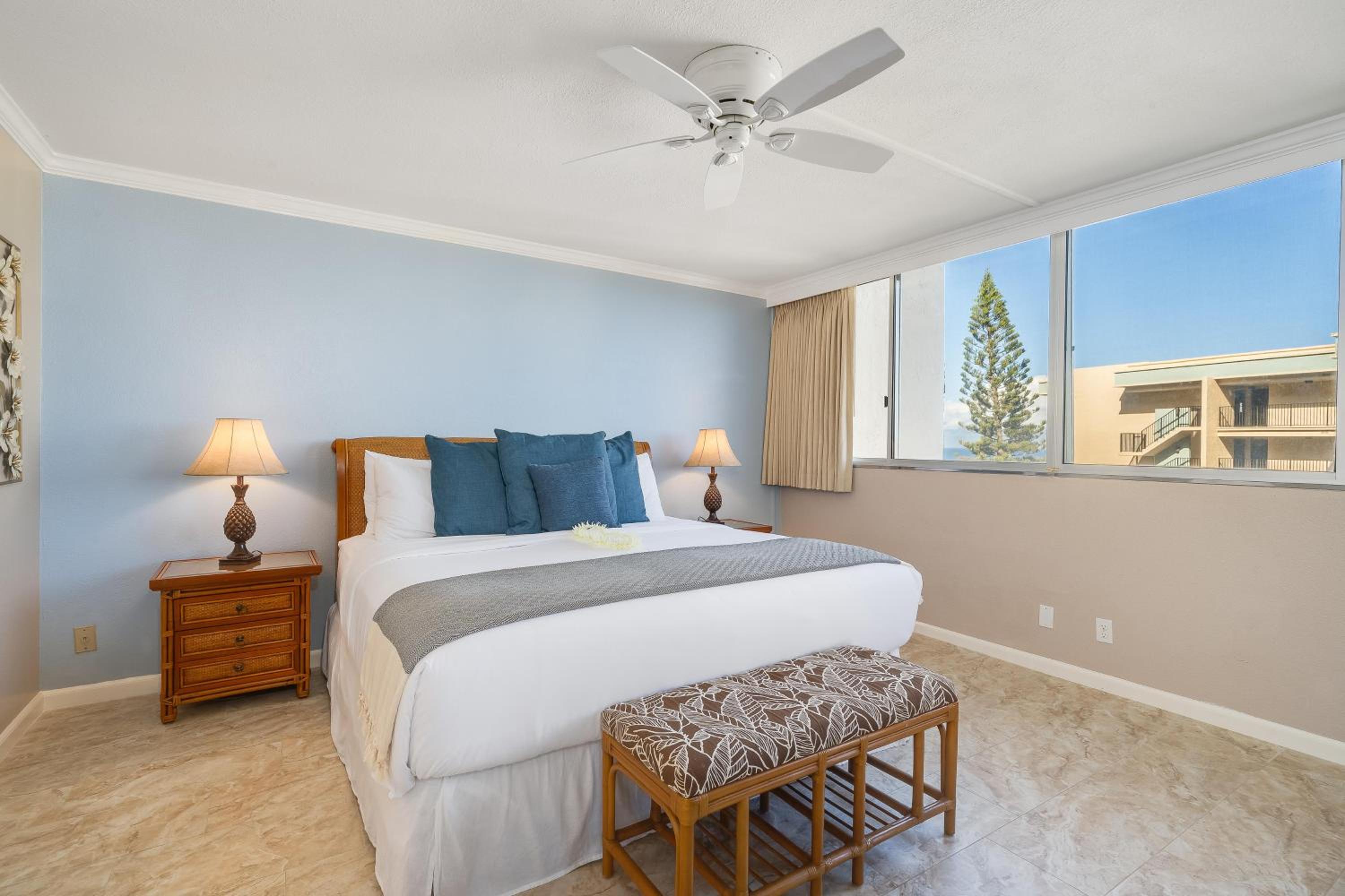 Royal Kahana 701 · RK 701 Spacious OceanFront 2BD w Pool AC