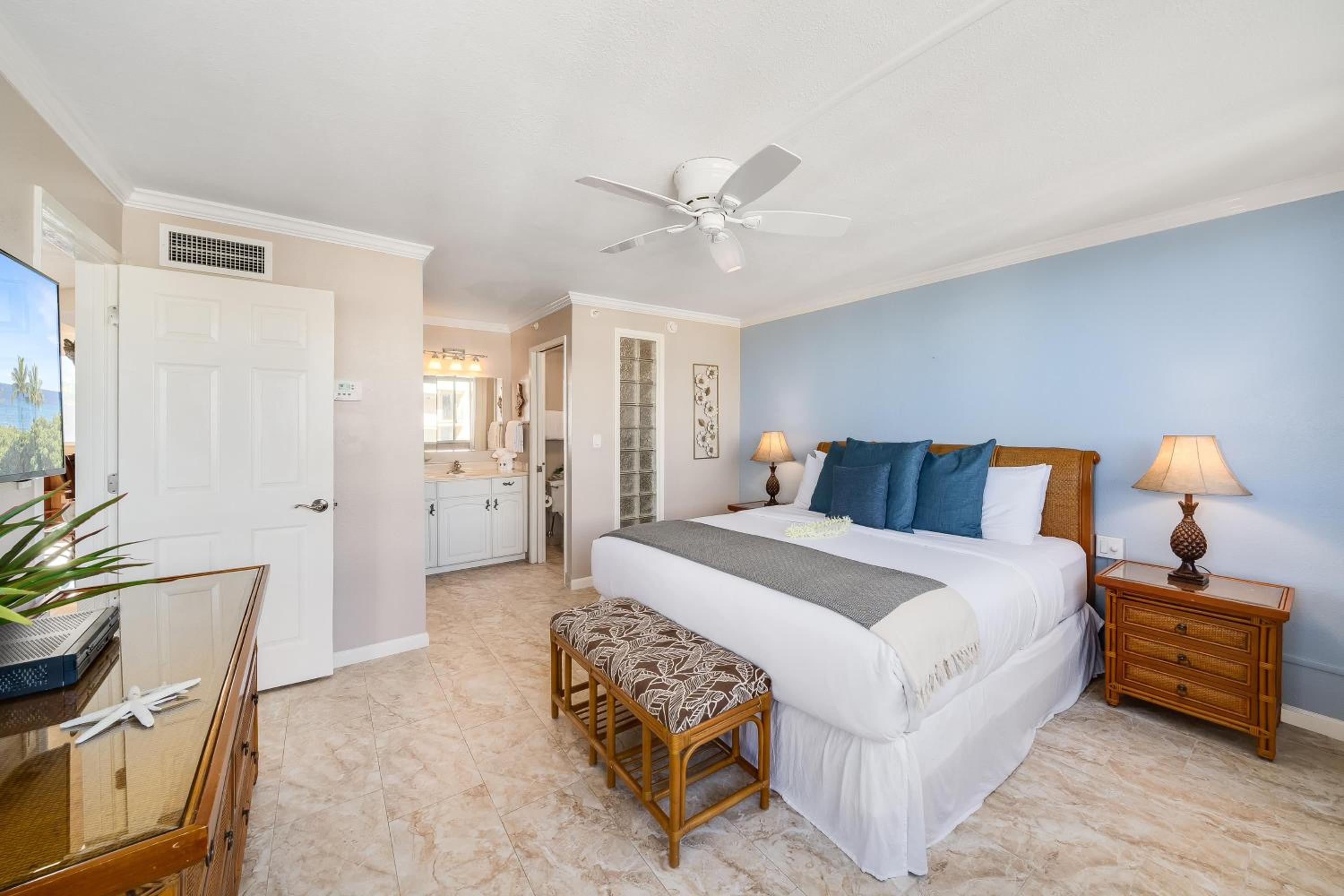 Royal Kahana 701 · RK 701 Spacious OceanFront 2BD w Pool AC