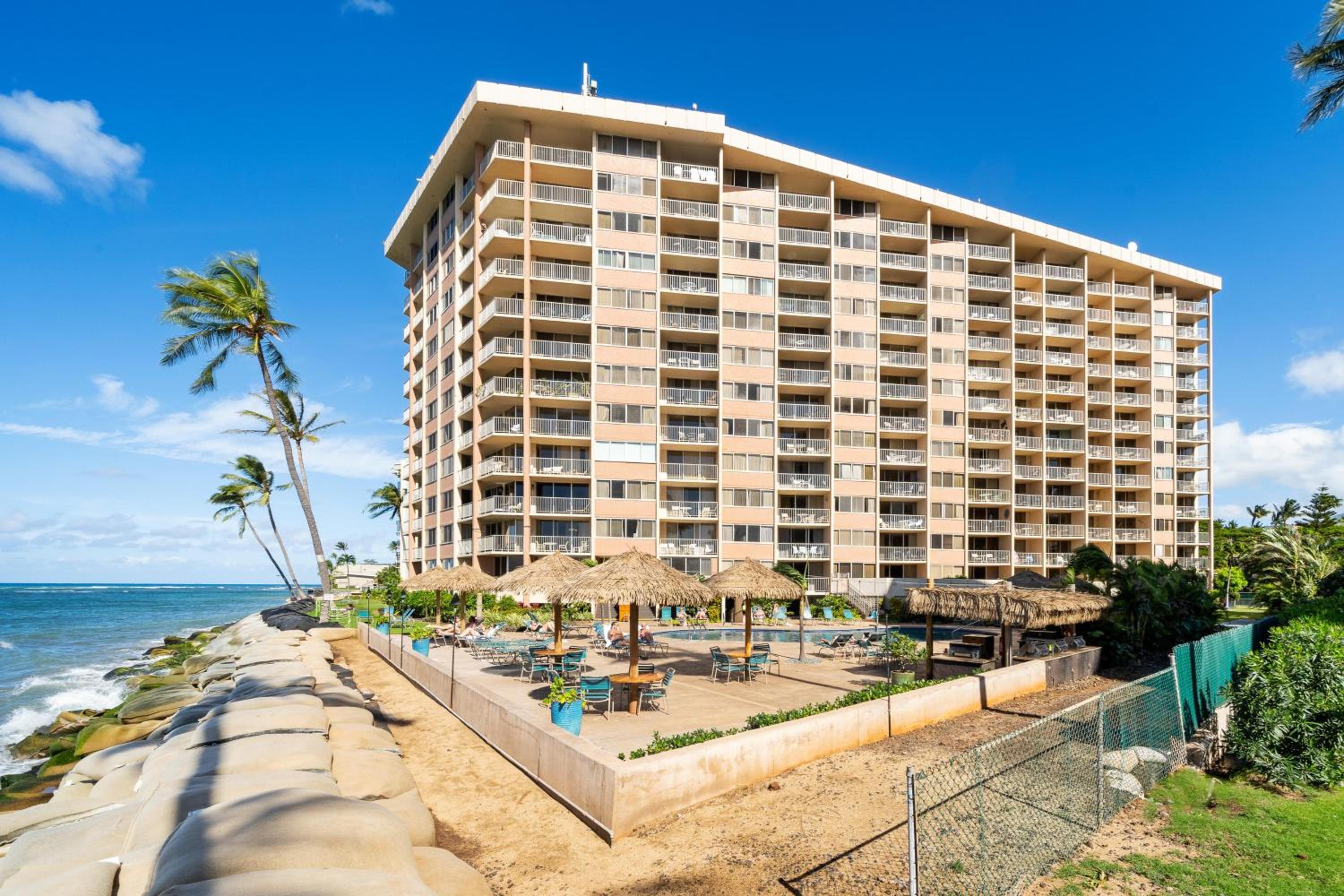 Royal Kahana 701 · RK 701 Spacious OceanFront 2BD w Pool AC