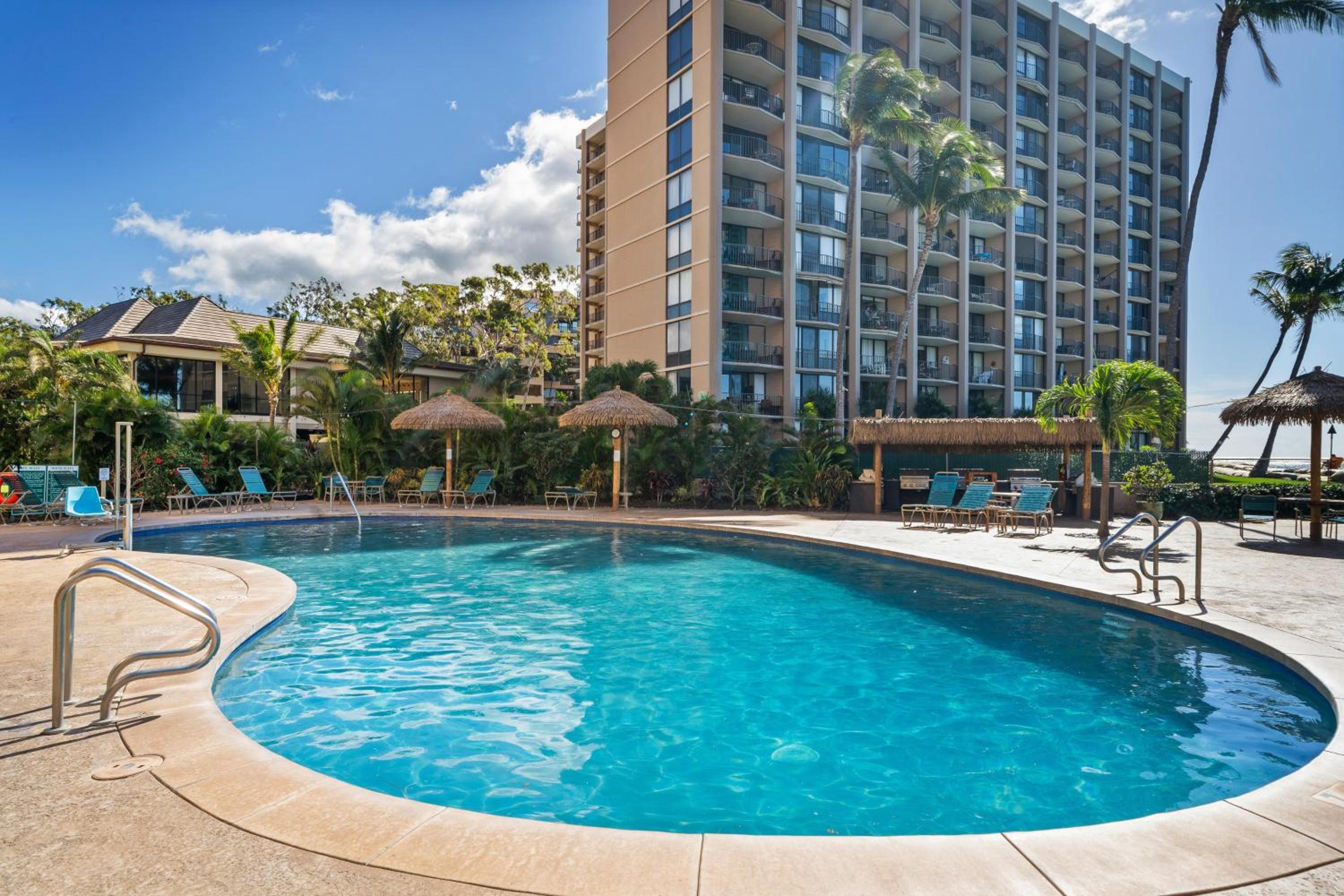Royal Kahana 701 · RK 701 Spacious OceanFront 2BD w Pool AC