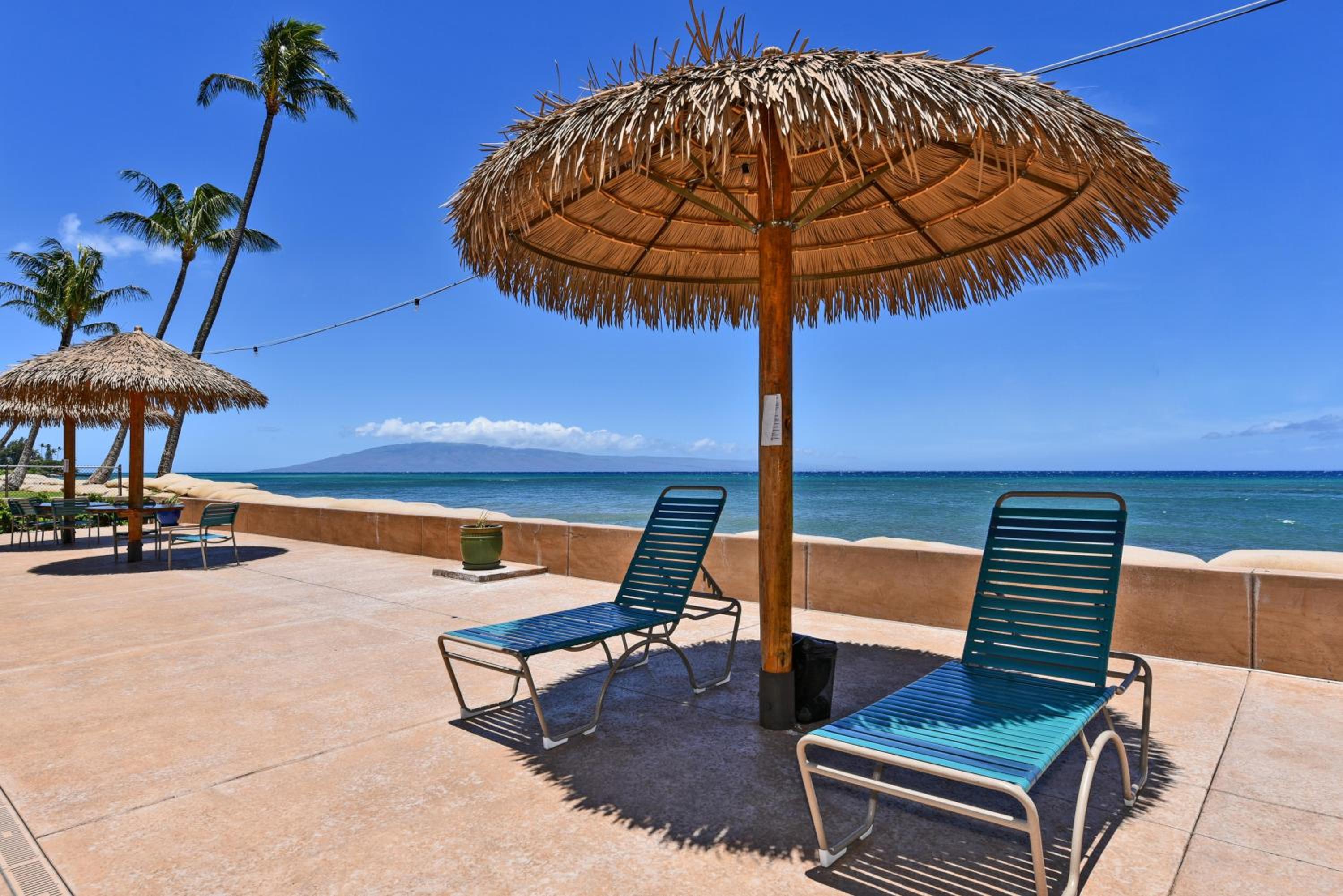 Royal Kahana 701 · RK 701 Spacious OceanFront 2BD w Pool AC
