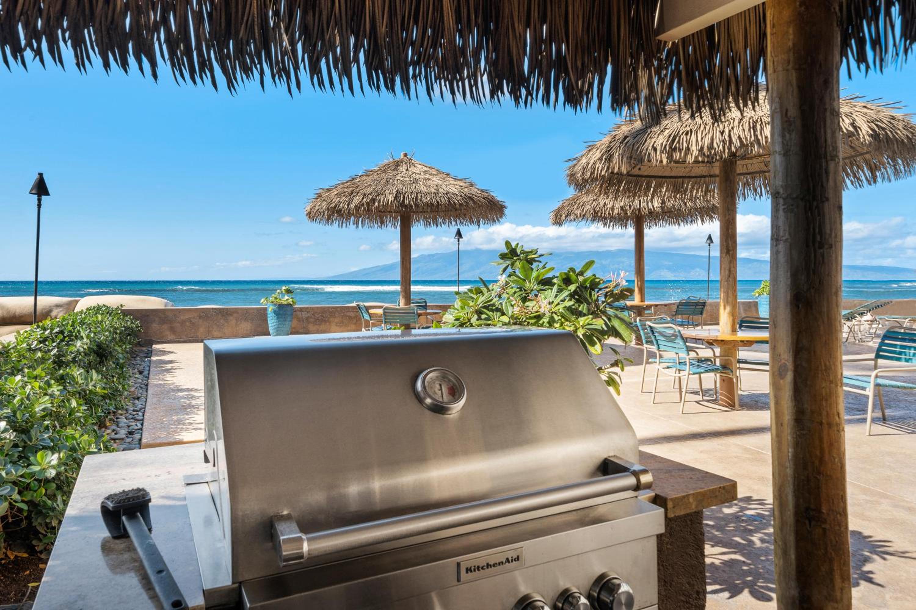 Royal Kahana 701 · RK 701 Spacious OceanFront 2BD w Pool AC
