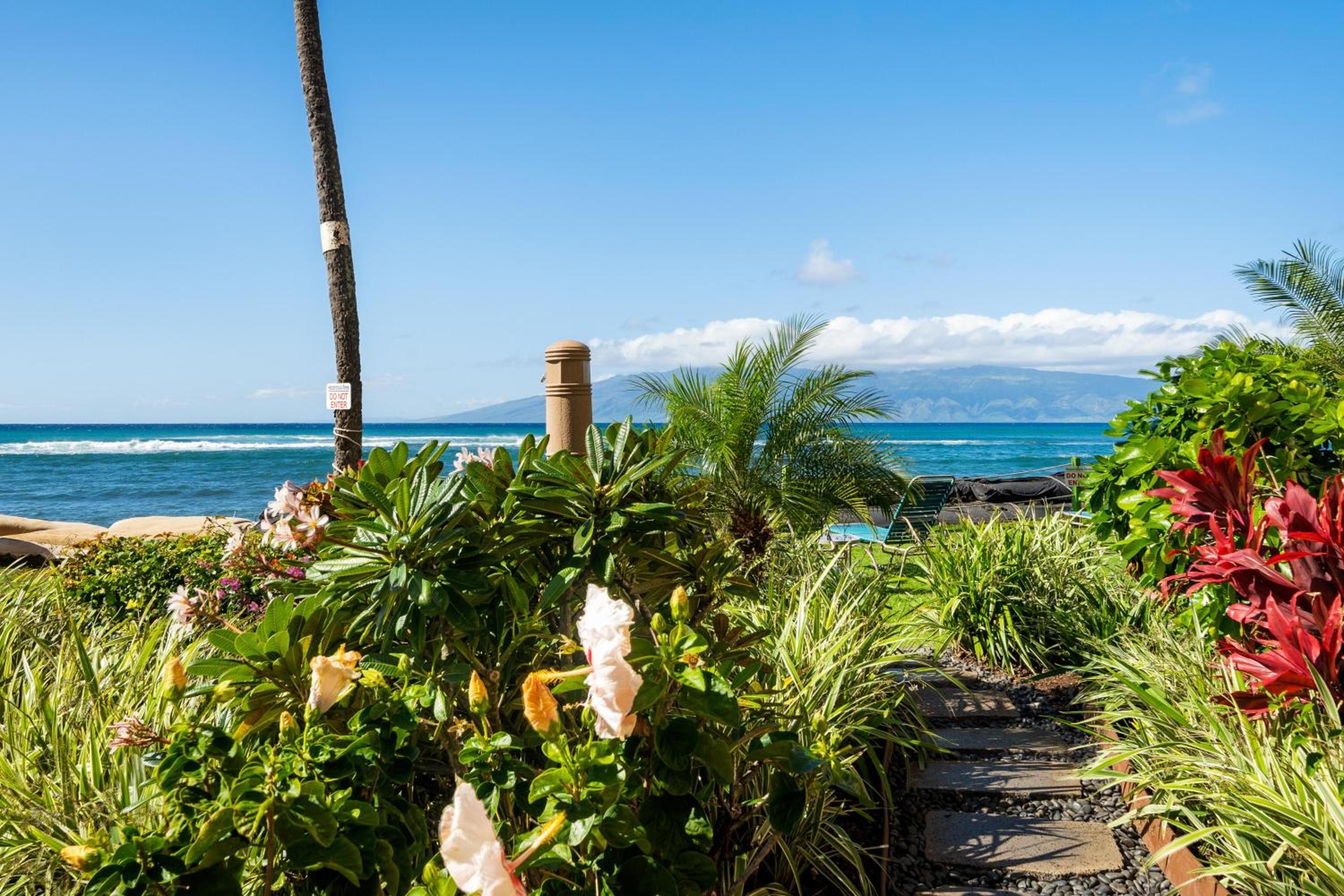 Royal Kahana 701 · RK 701 Spacious OceanFront 2BD w Pool AC